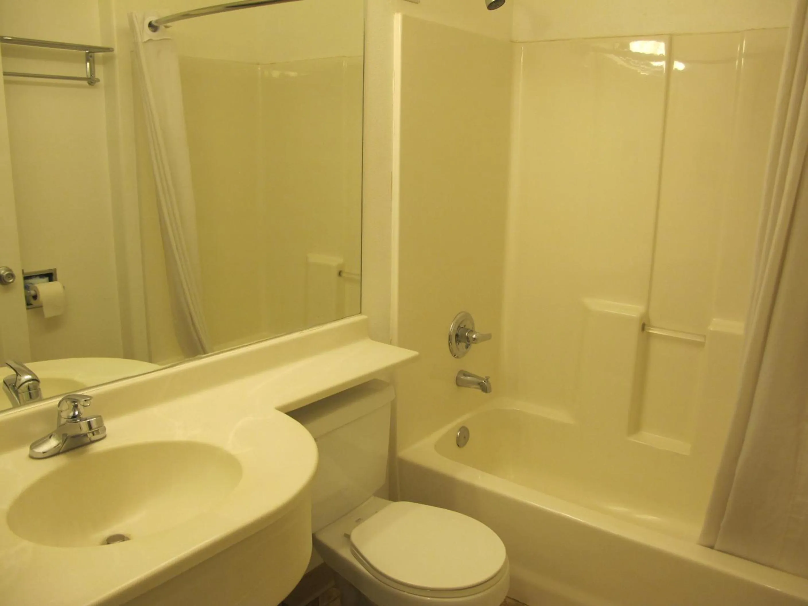 Shower in Eagle River Microtel