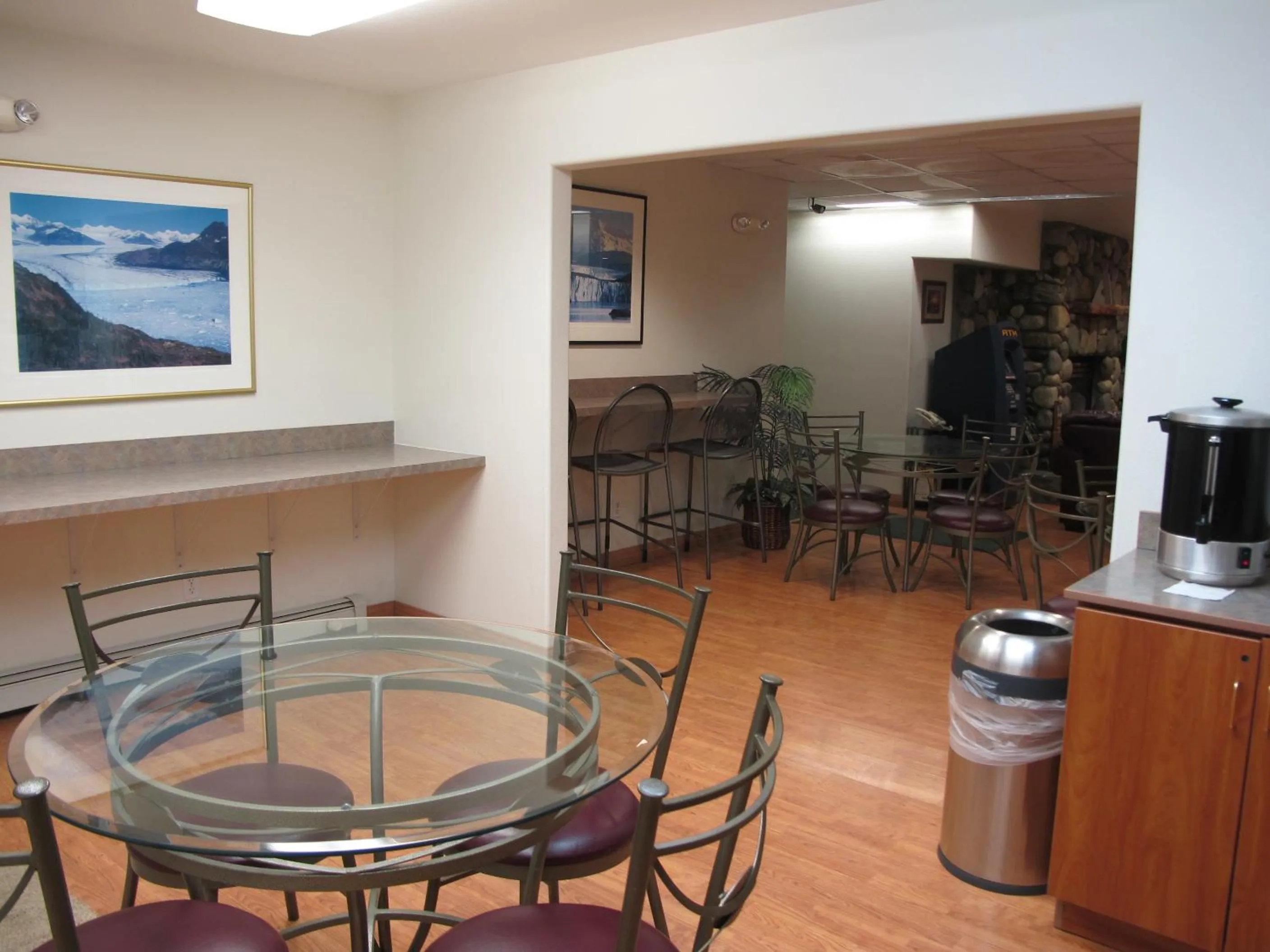 Restaurant/places to eat in Eagle River Microtel