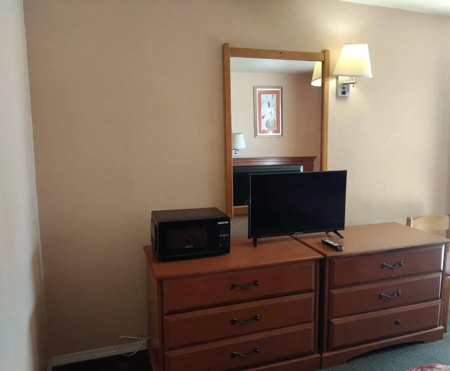 TV and multimedia in American Motel