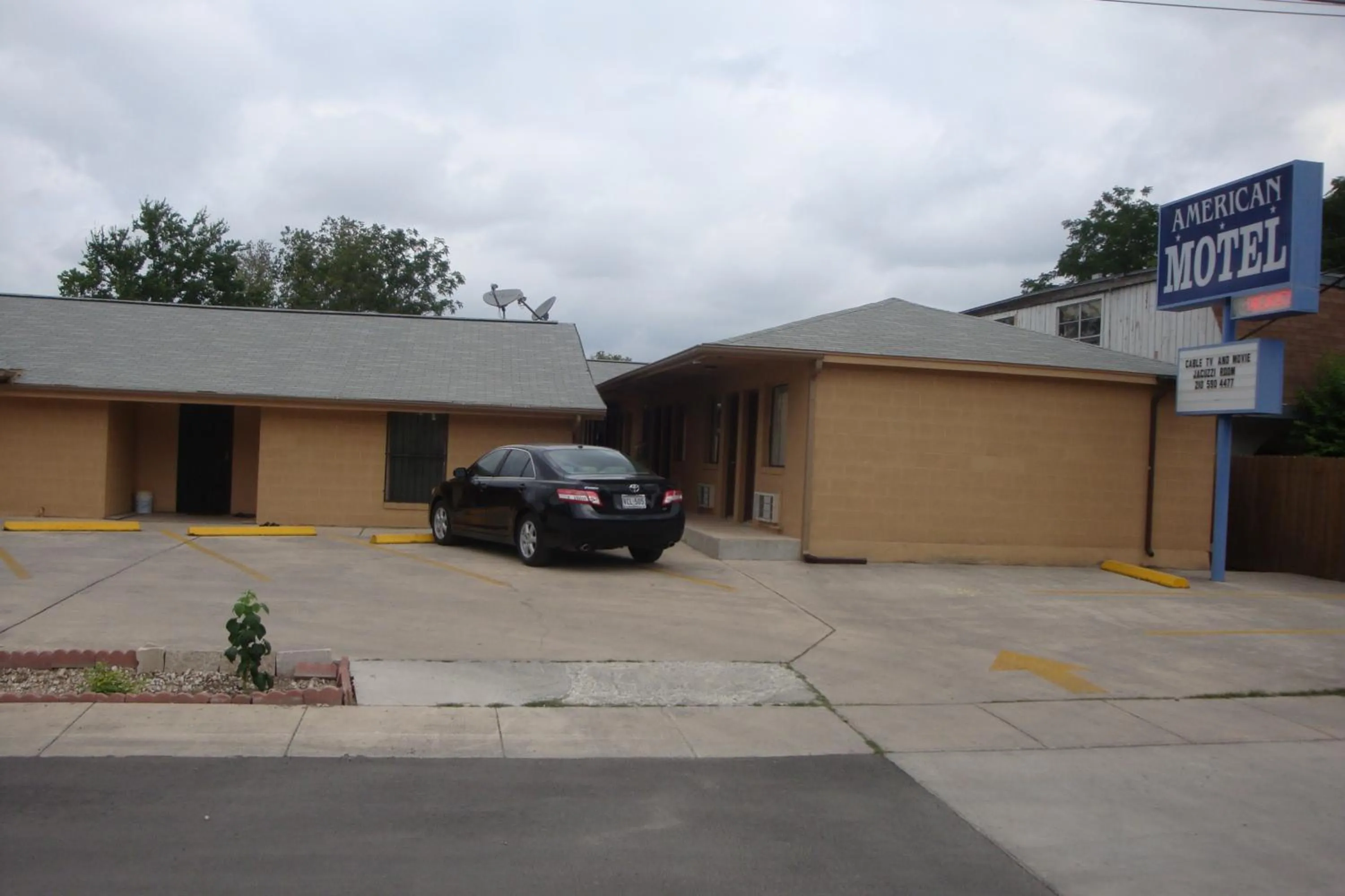 Facade/entrance in American Motel