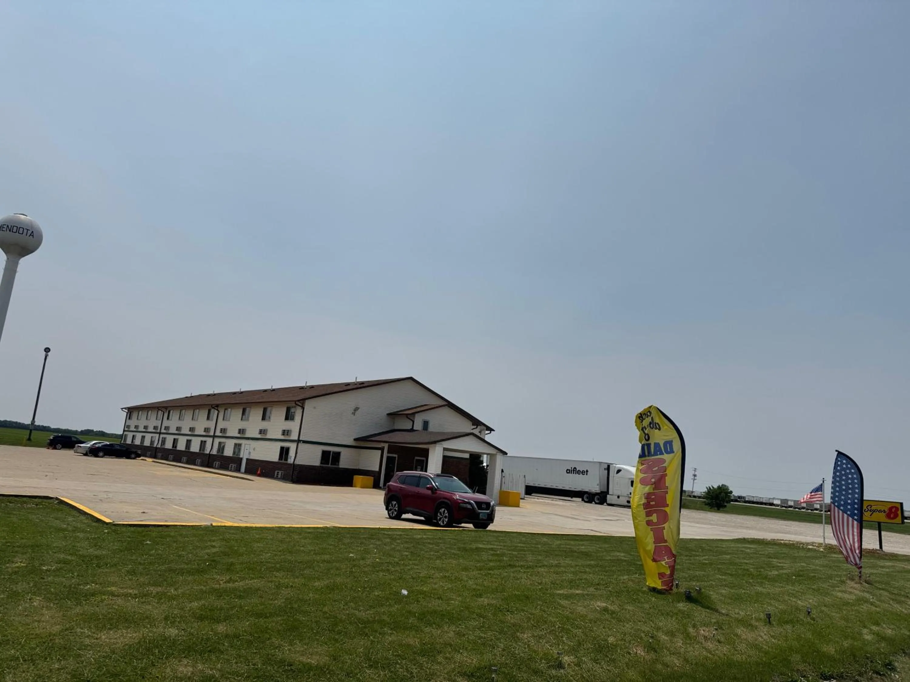 Property building in Super 8 by Wyndham Mendota I-39