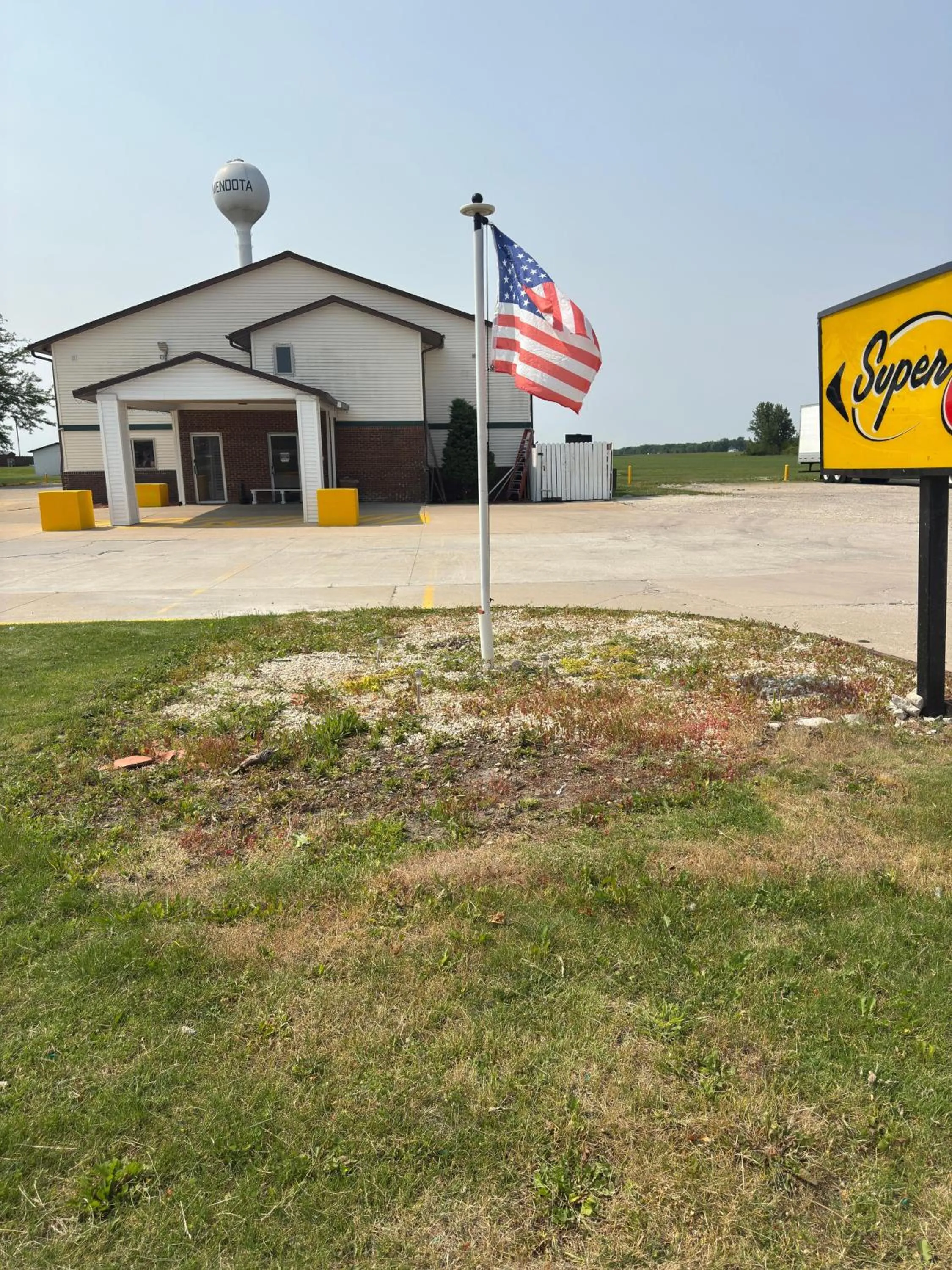Property building in Super 8 by Wyndham Mendota I-39