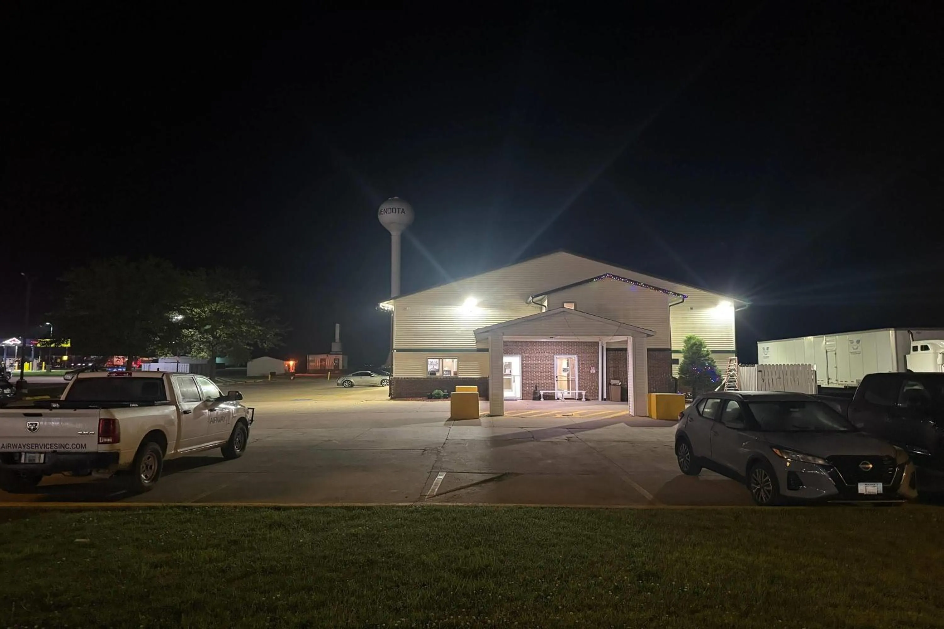 Property building in Super 8 by Wyndham Mendota I-39