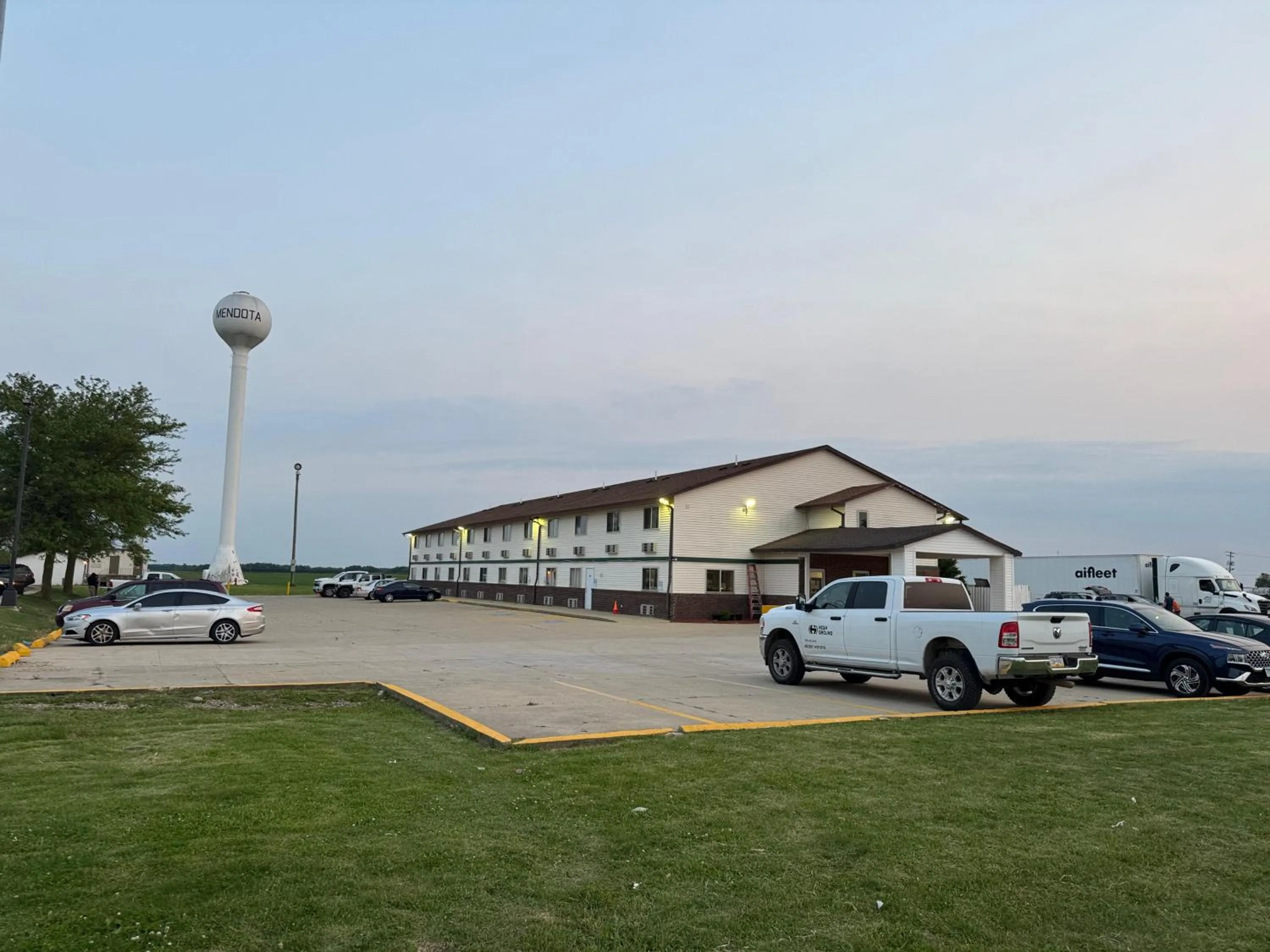 Property building in Super 8 by Wyndham Mendota I-39
