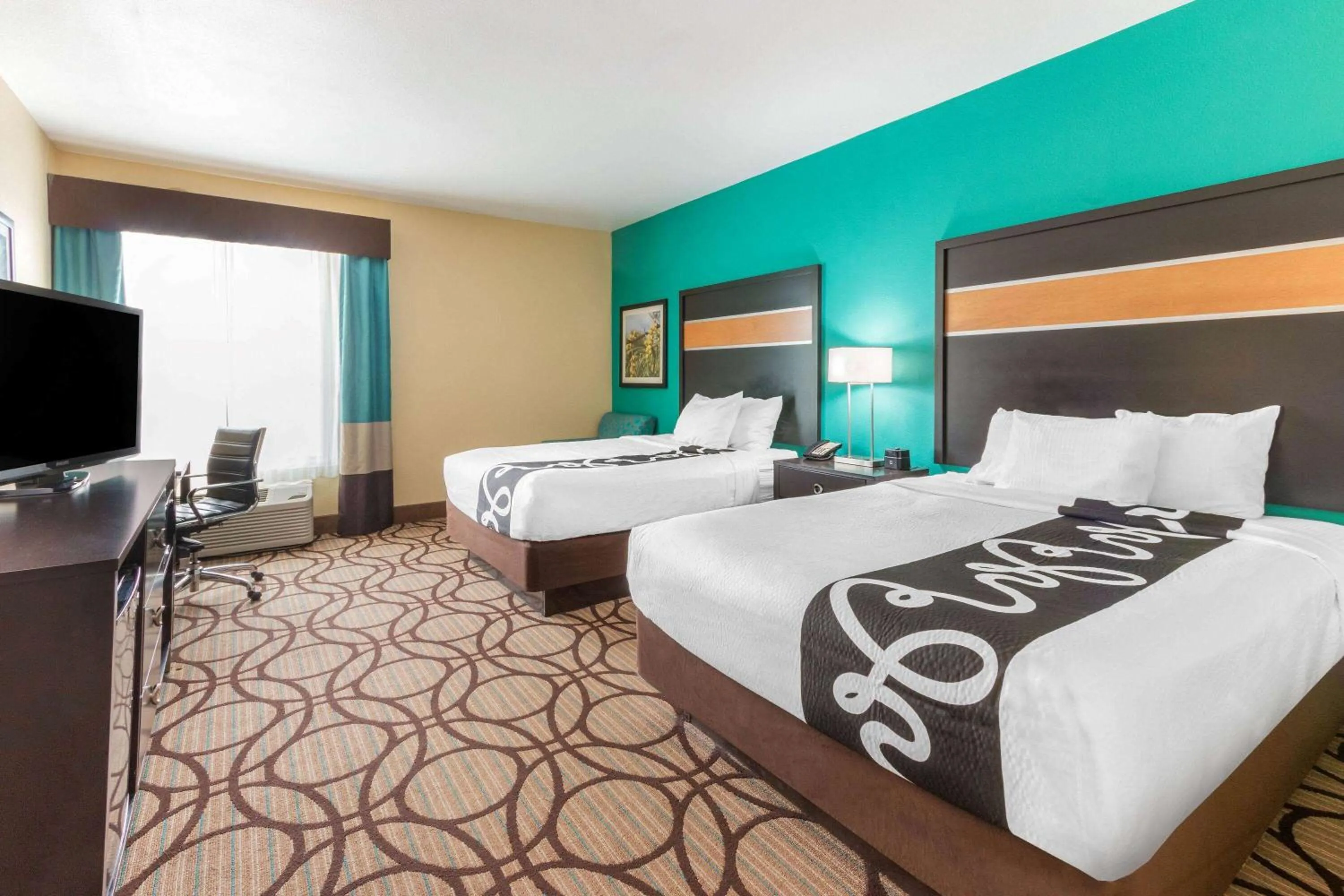 Photo of the whole room, Bed in La Quinta by Wyndham Carlsbad