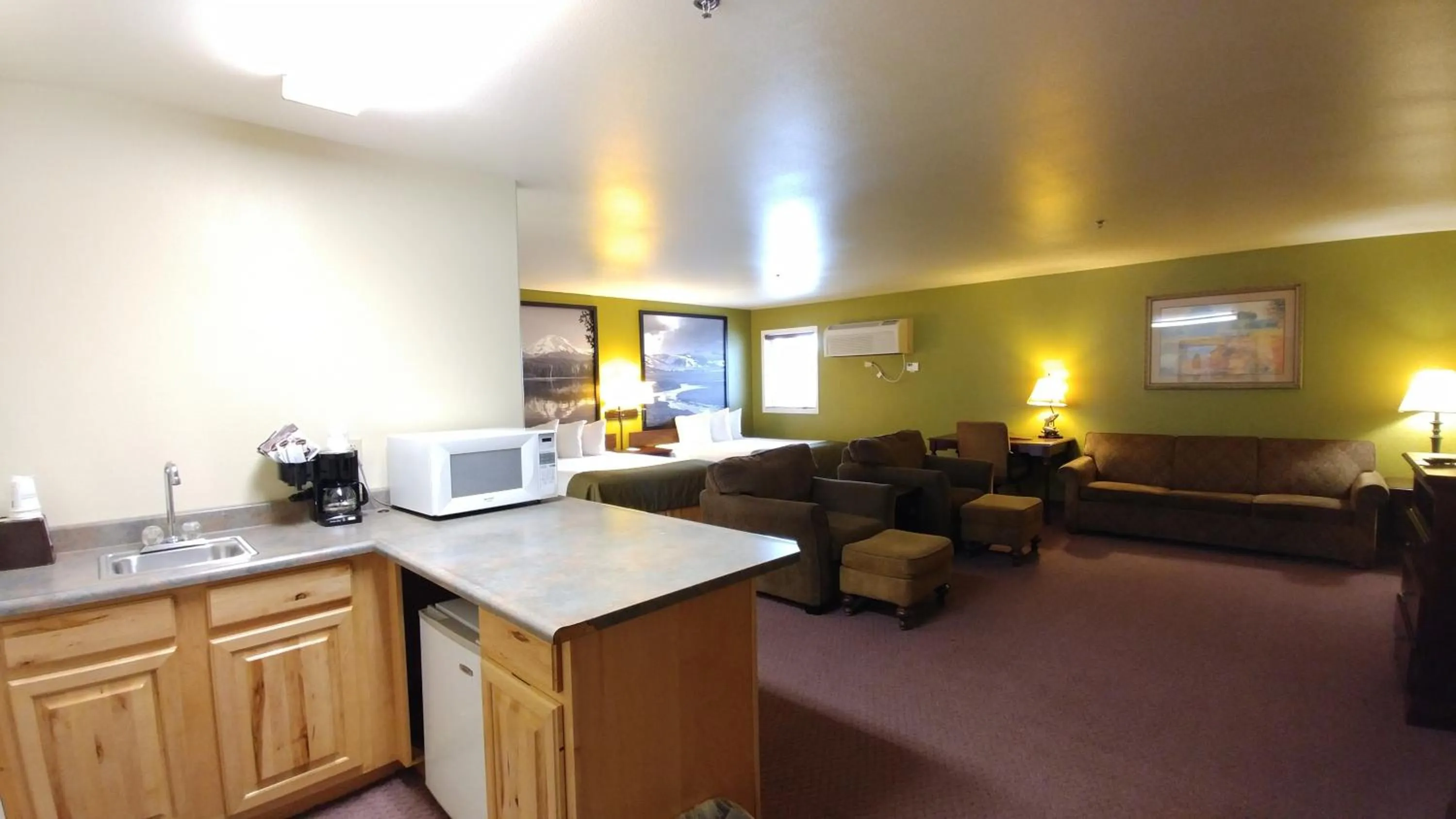 Kitchen or kitchenette in Super 8 by Wyndham McCall