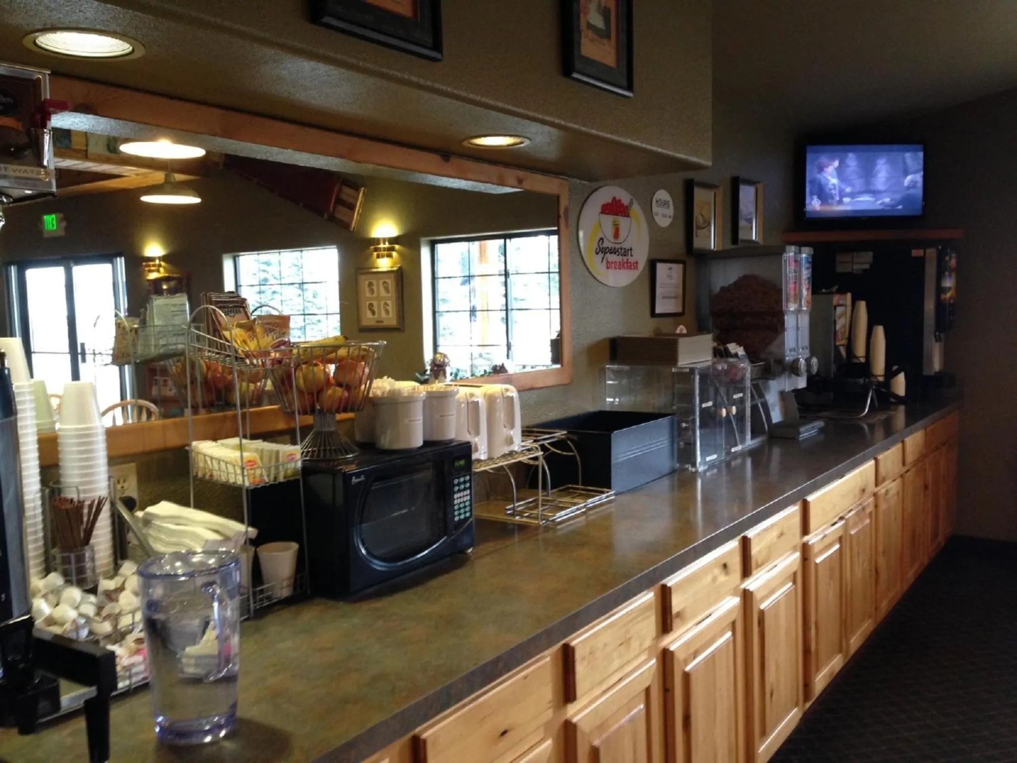 Restaurant/places to eat in Super 8 by Wyndham McCall