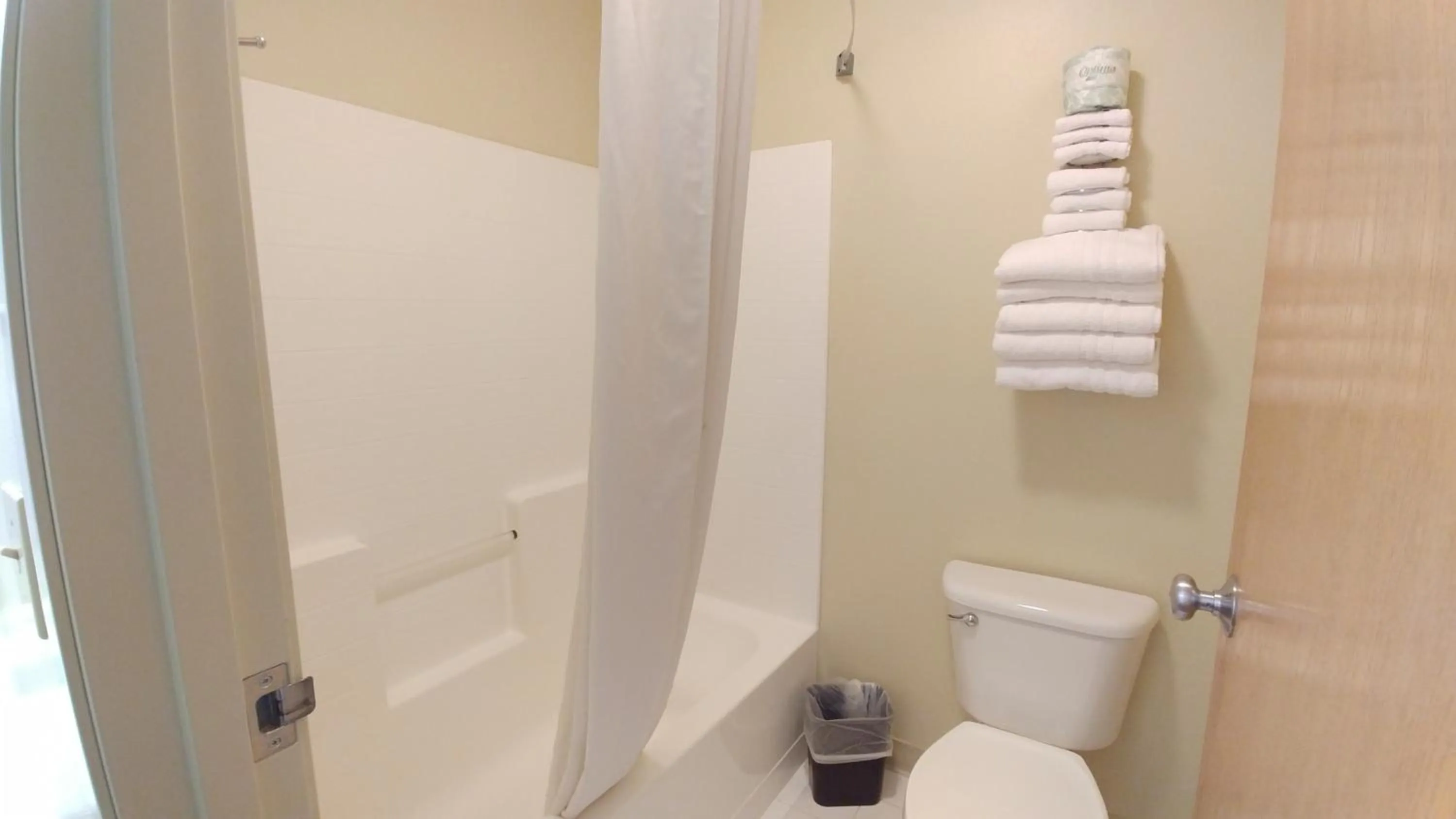 Bathroom in Super 8 by Wyndham McCall