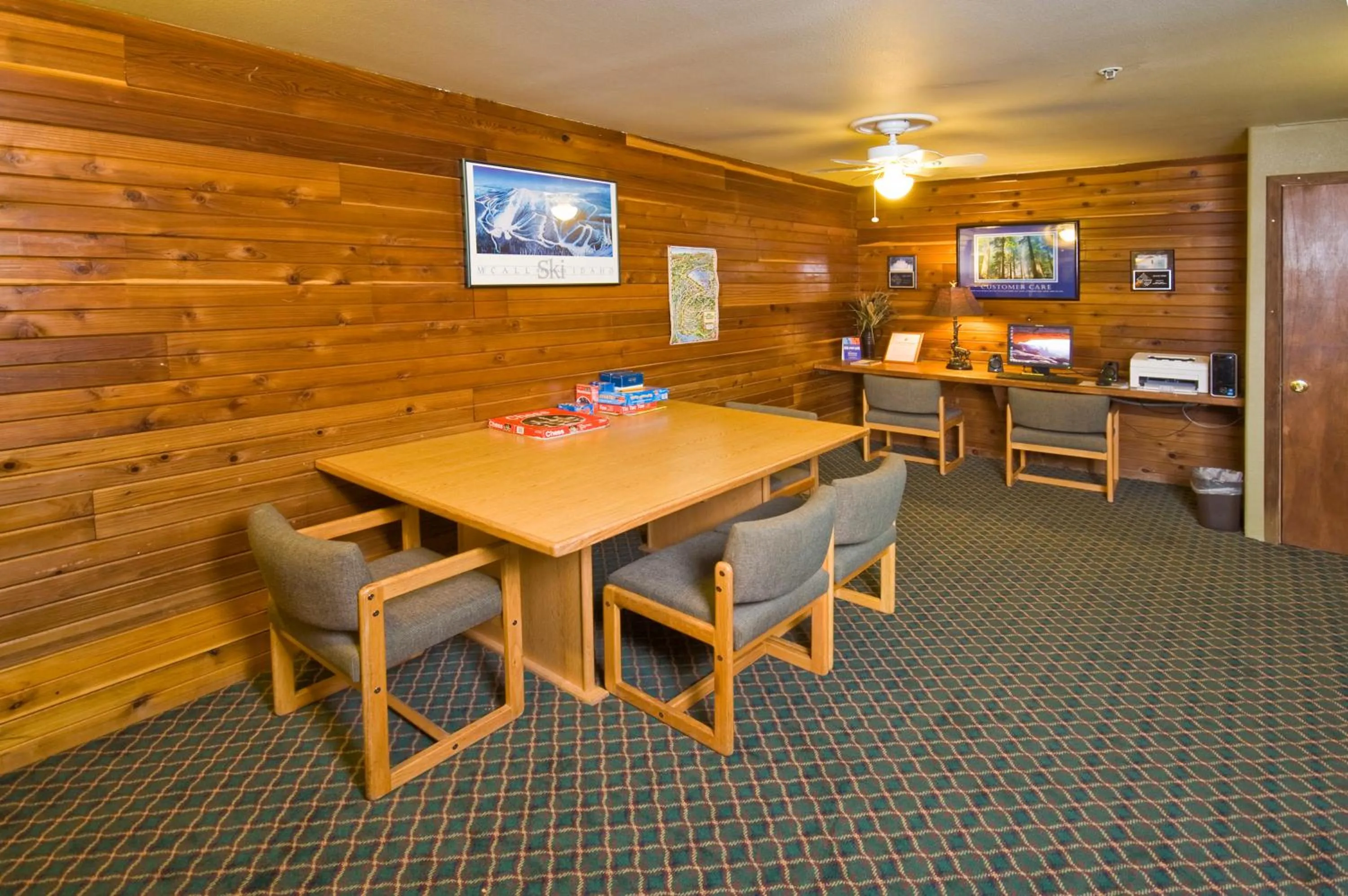 Business facilities in Super 8 by Wyndham McCall