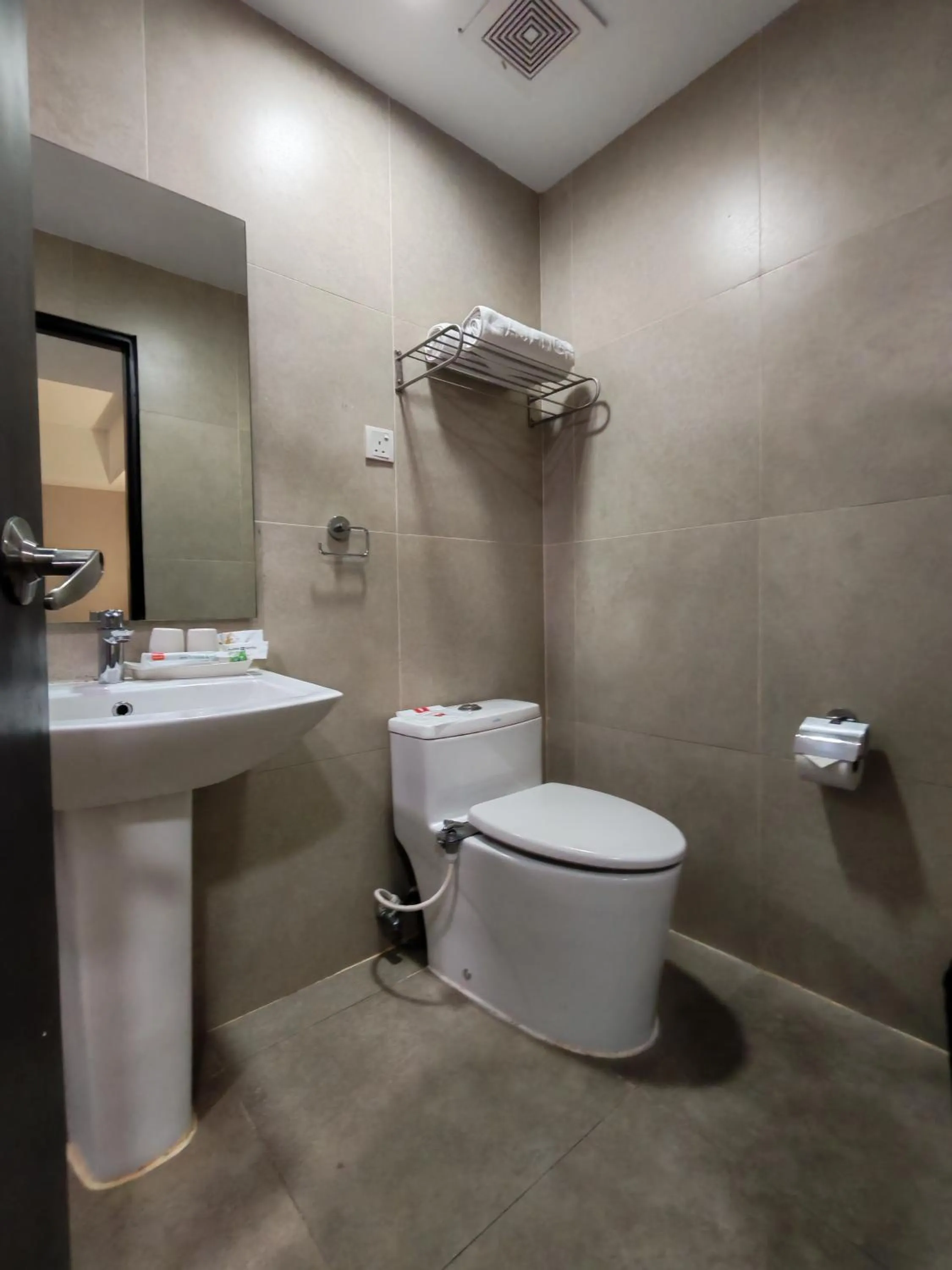 Bathroom in Ajang Hotel