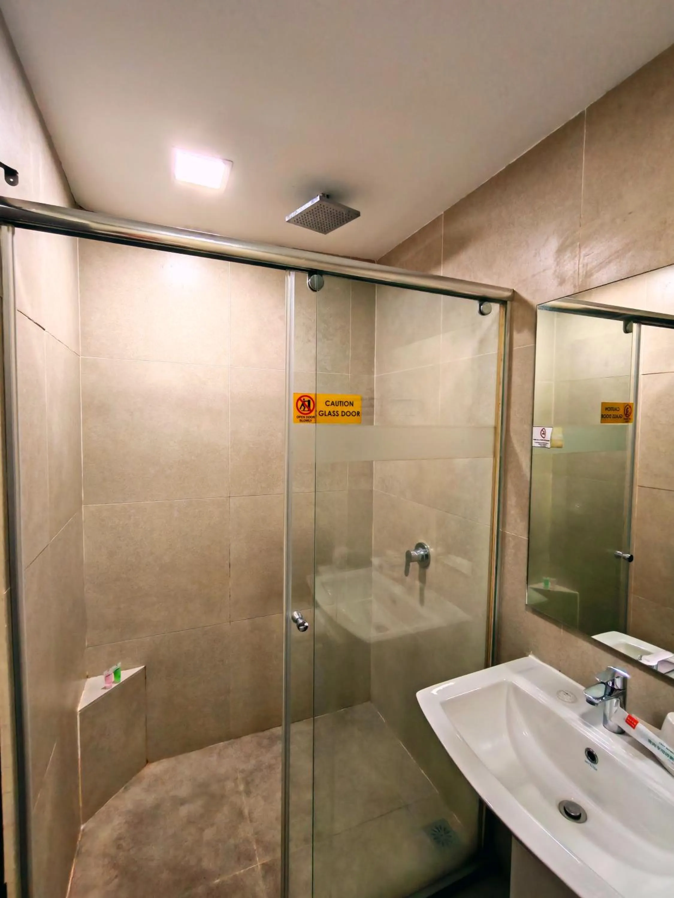 Shower in Ajang Hotel