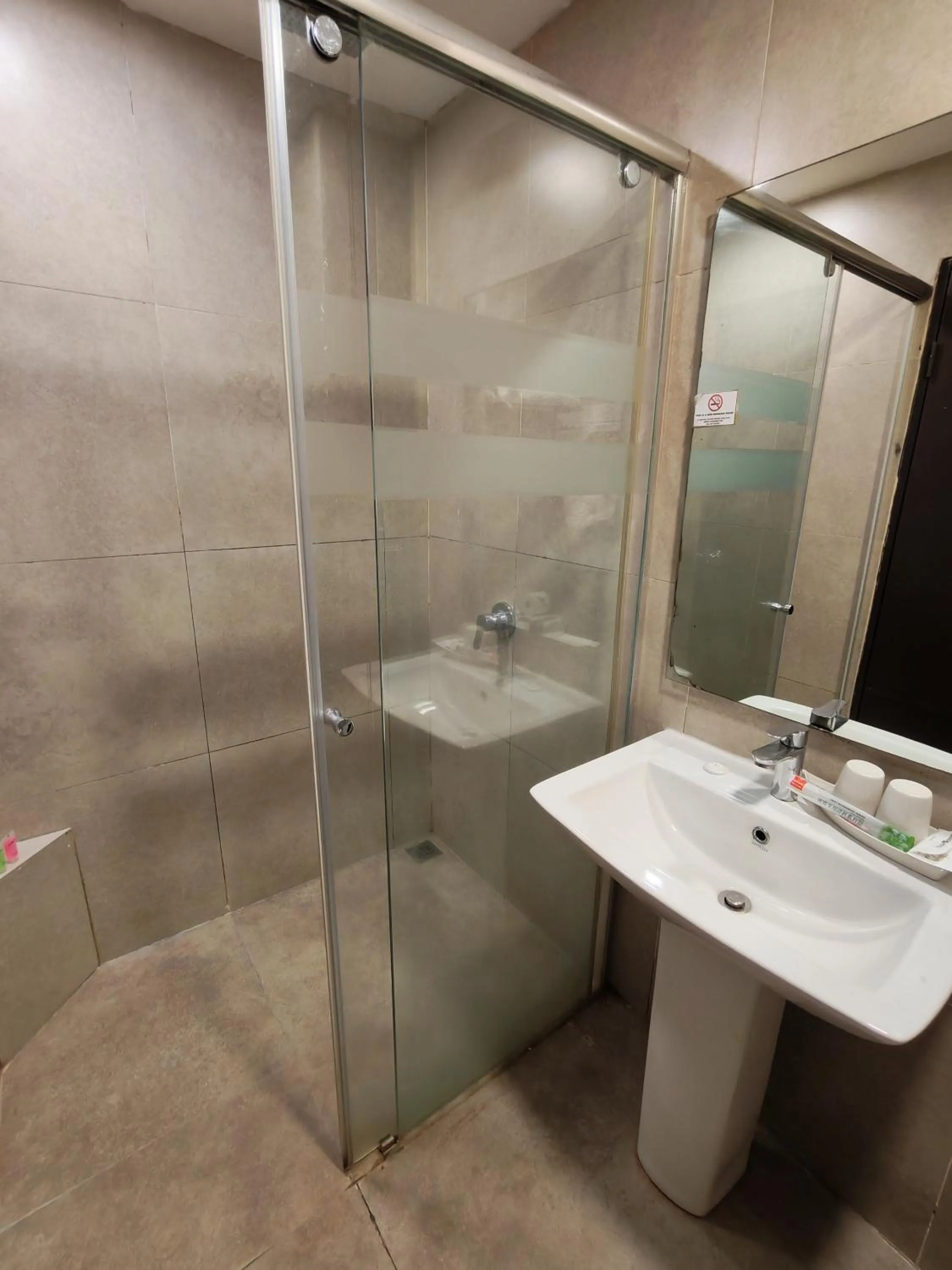 Shower in Ajang Hotel