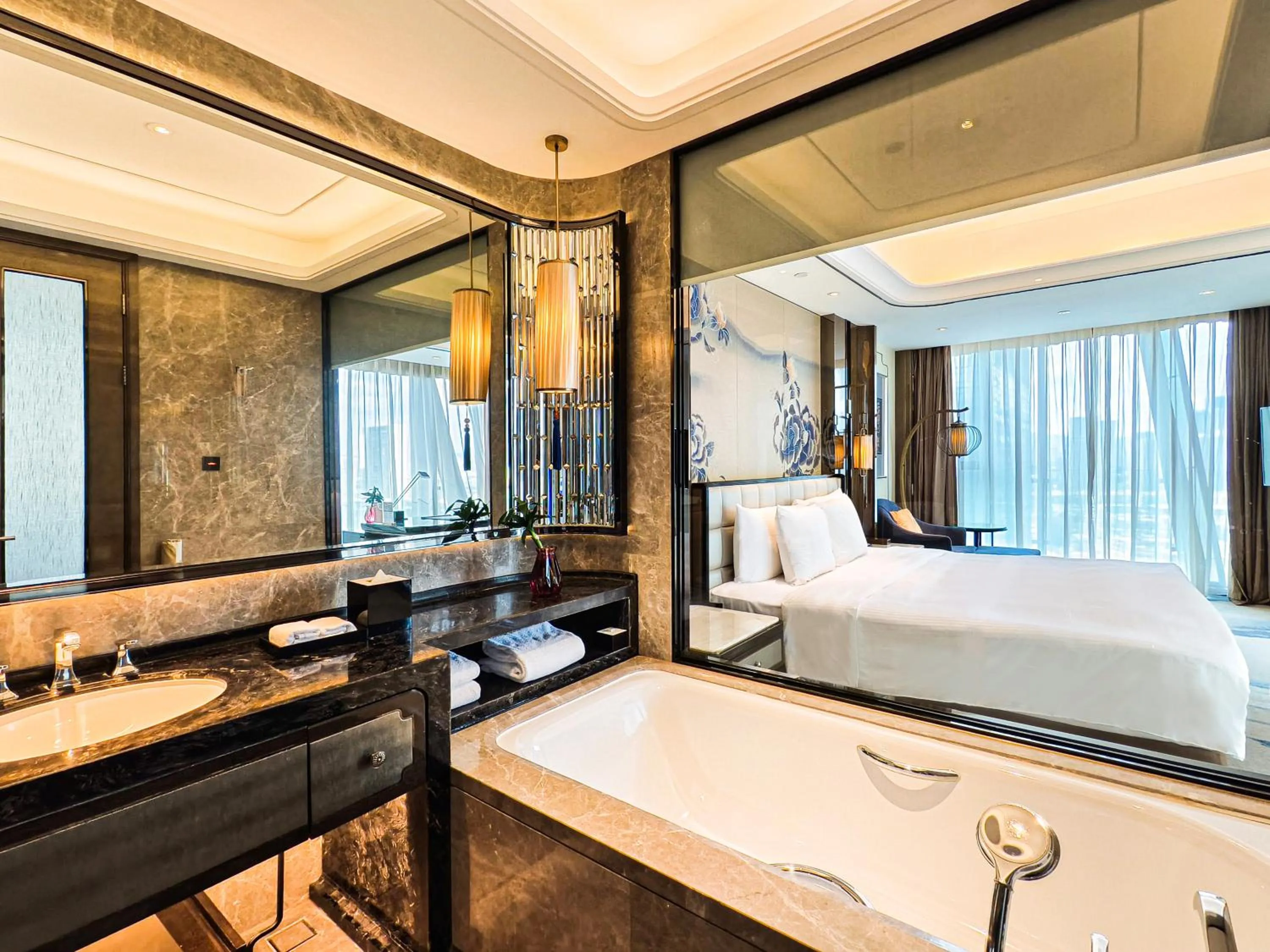 Bath, Bed in Wanda Vista Kunming