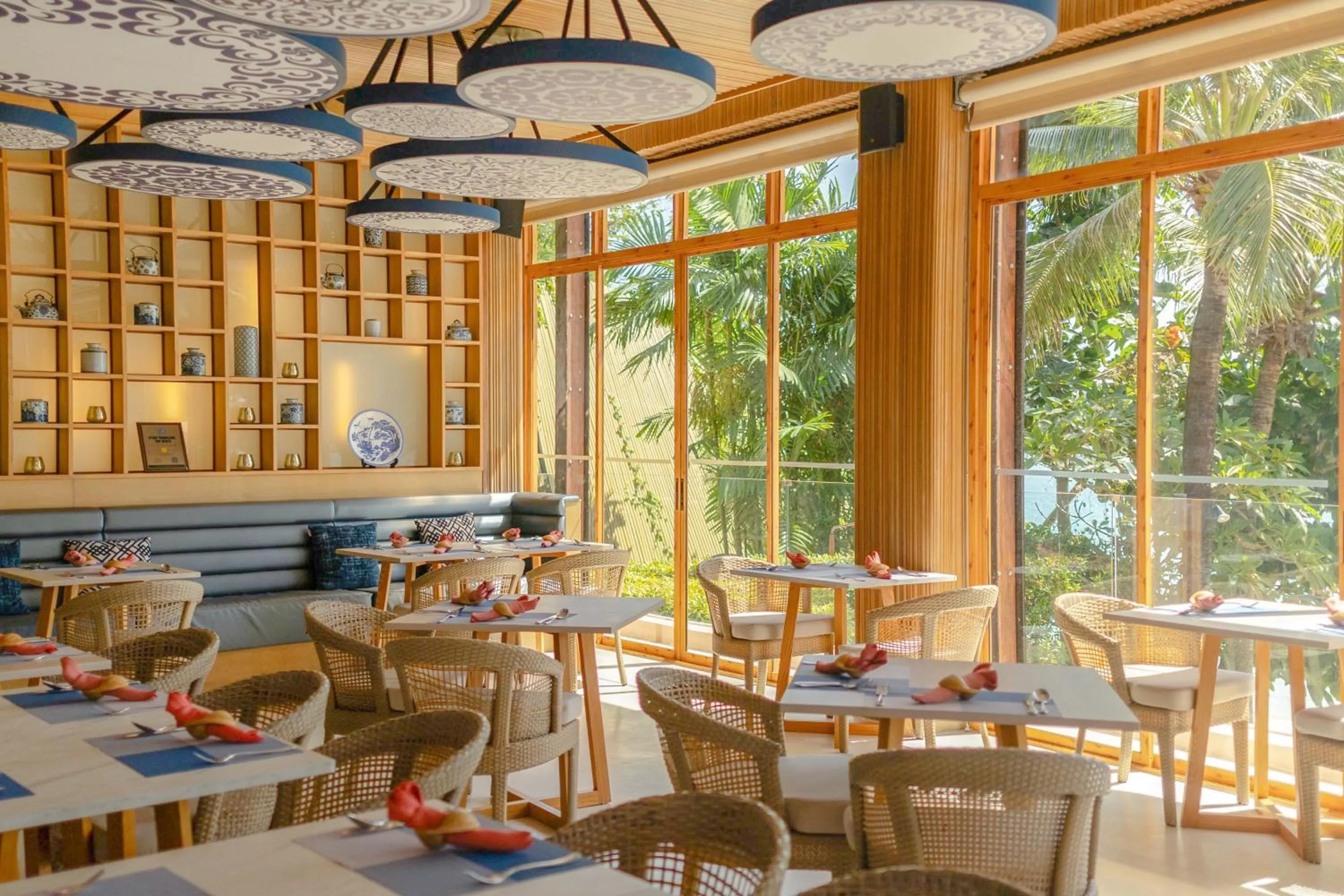 Restaurant/places to eat in Bandara Pool Villas, Phuket