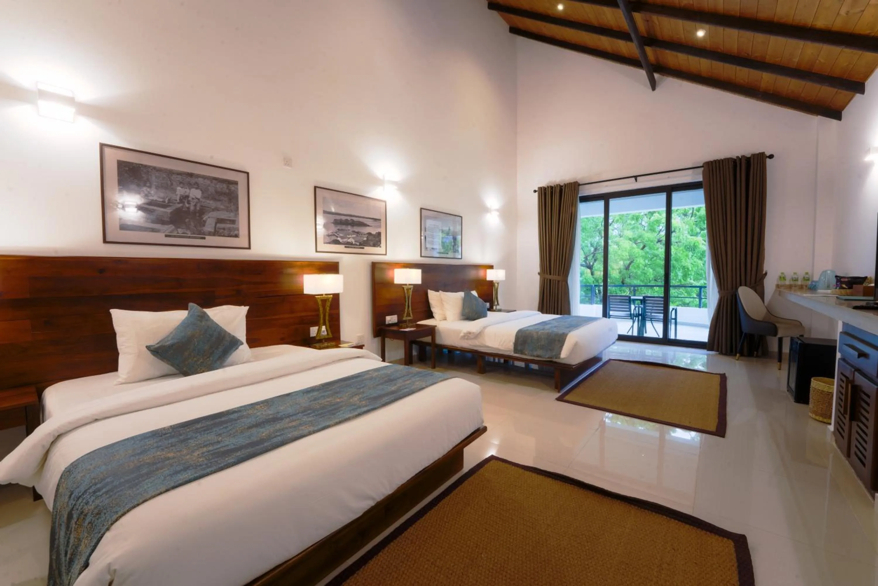 Deluxe Double or Twin Room with Balcony in Uppuveli Beach by DSK