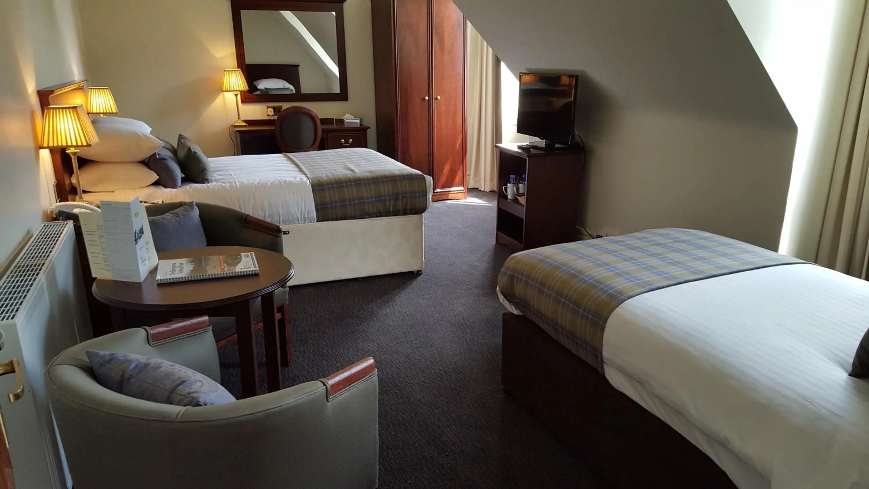 Day, Bed in Nethybridge Hotel