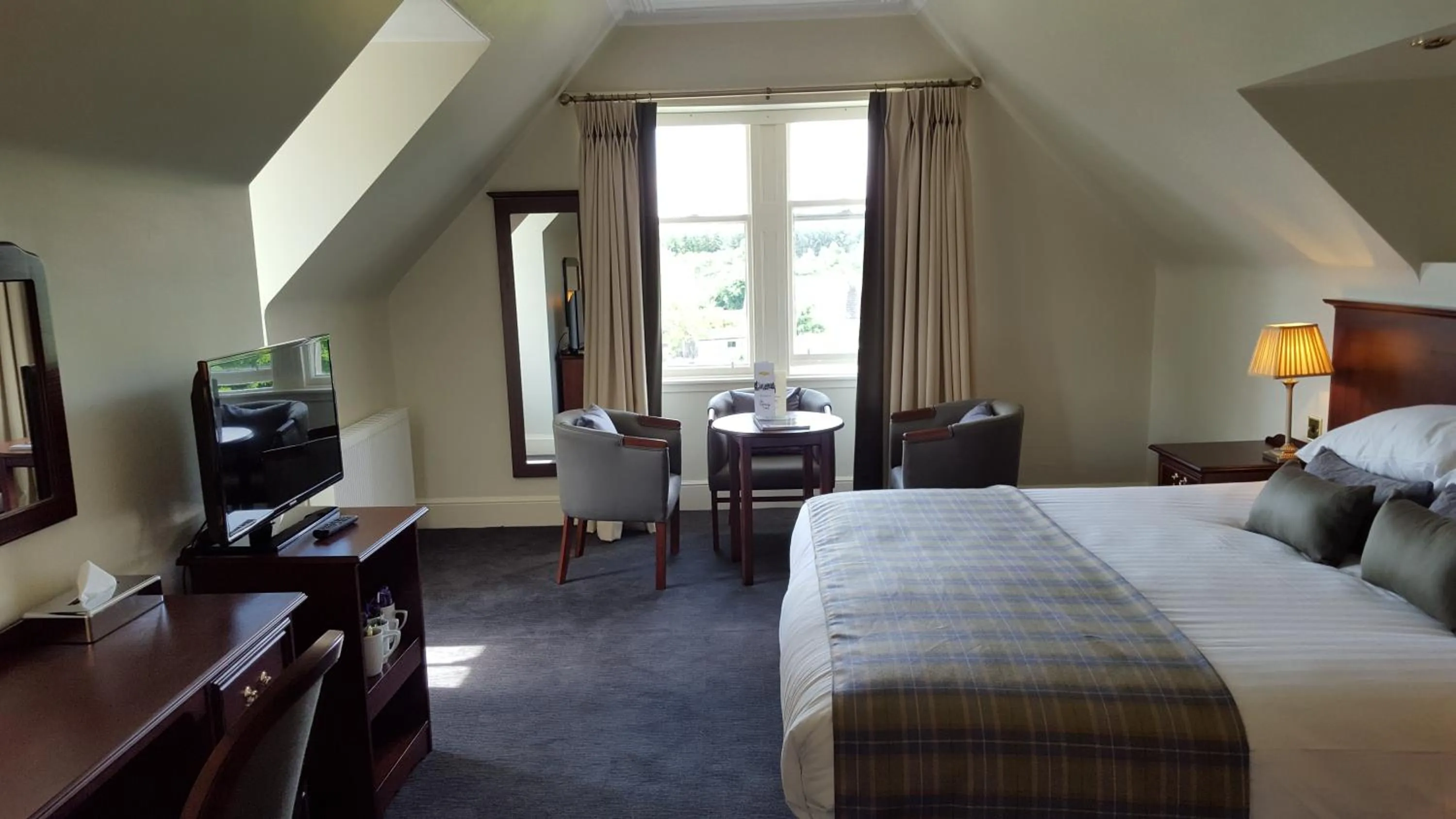 Day, Bed in Nethybridge Hotel