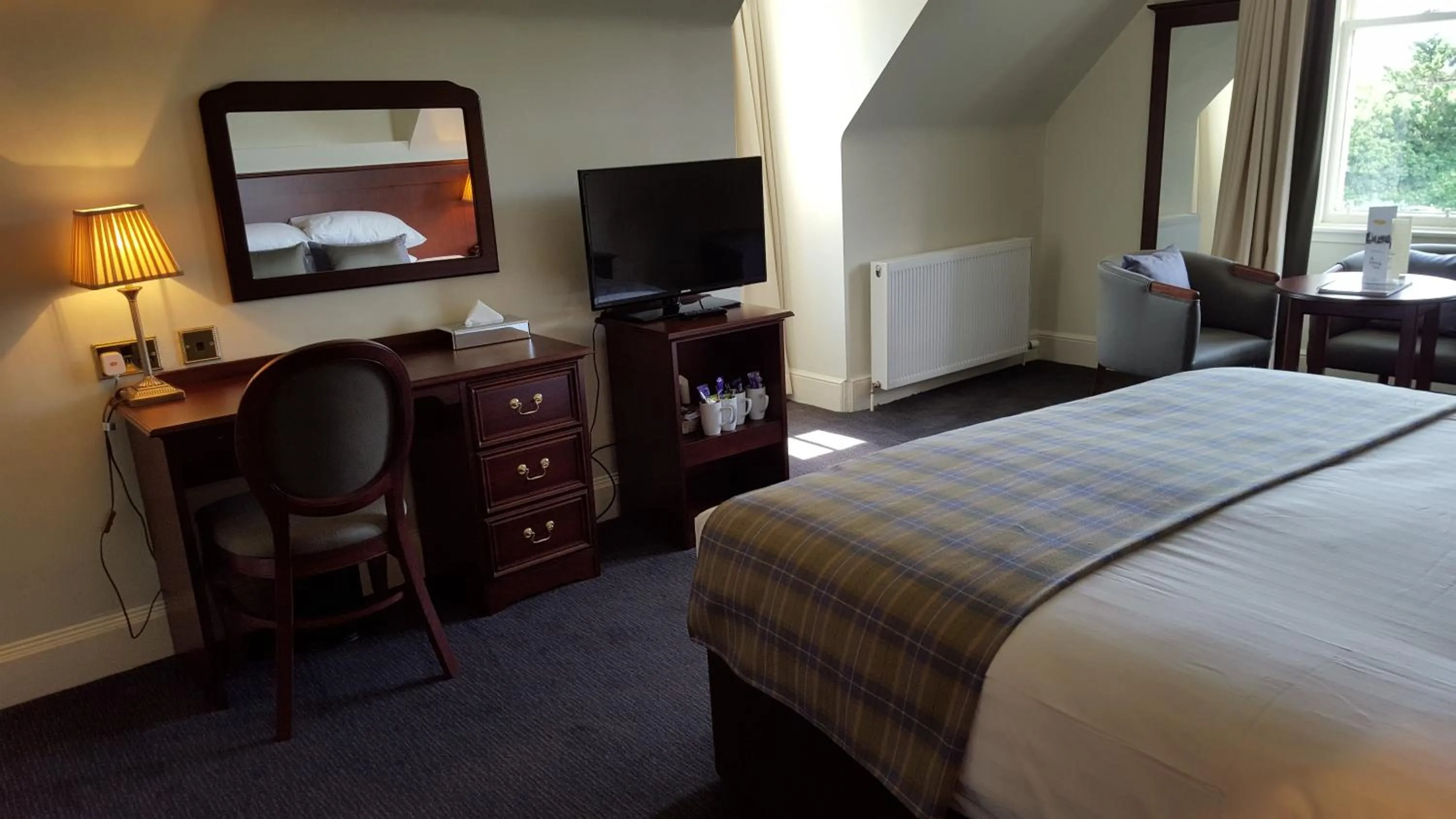 Day, Bed in Nethybridge Hotel