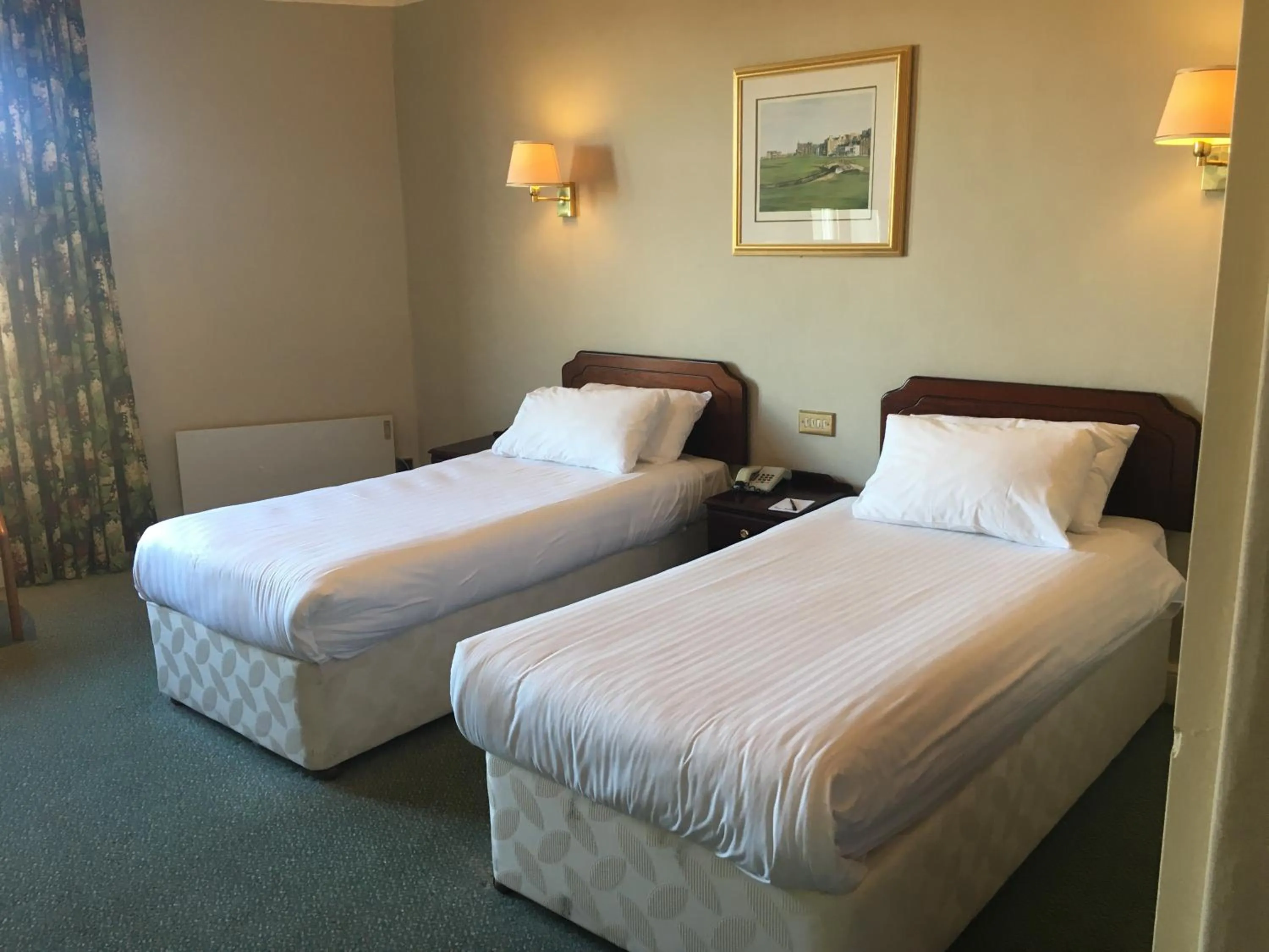 Bedroom, Bed in Nethybridge Hotel