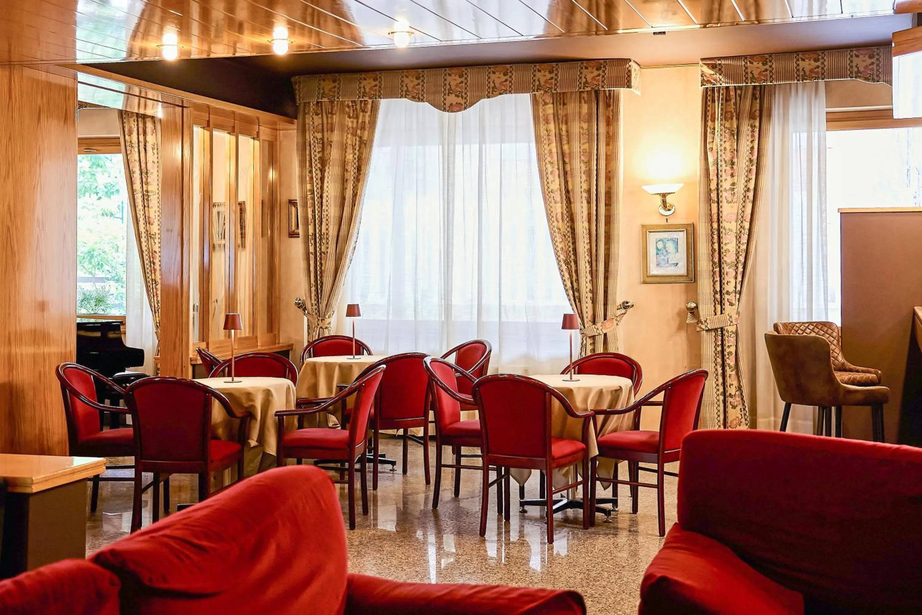 Lounge or bar in Hotel Camigliatello