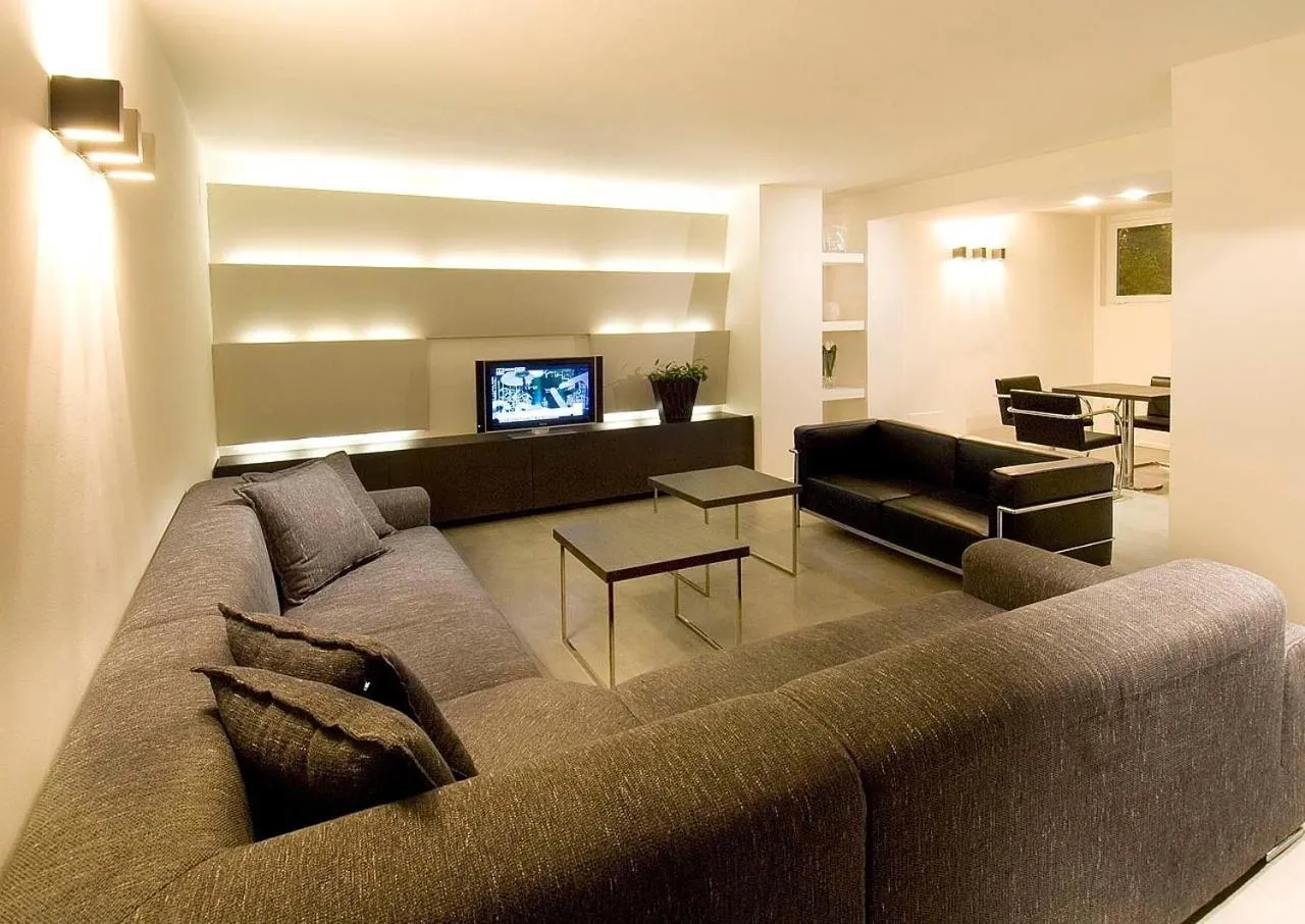 Communal lounge/ TV room in Acapulco Hotel