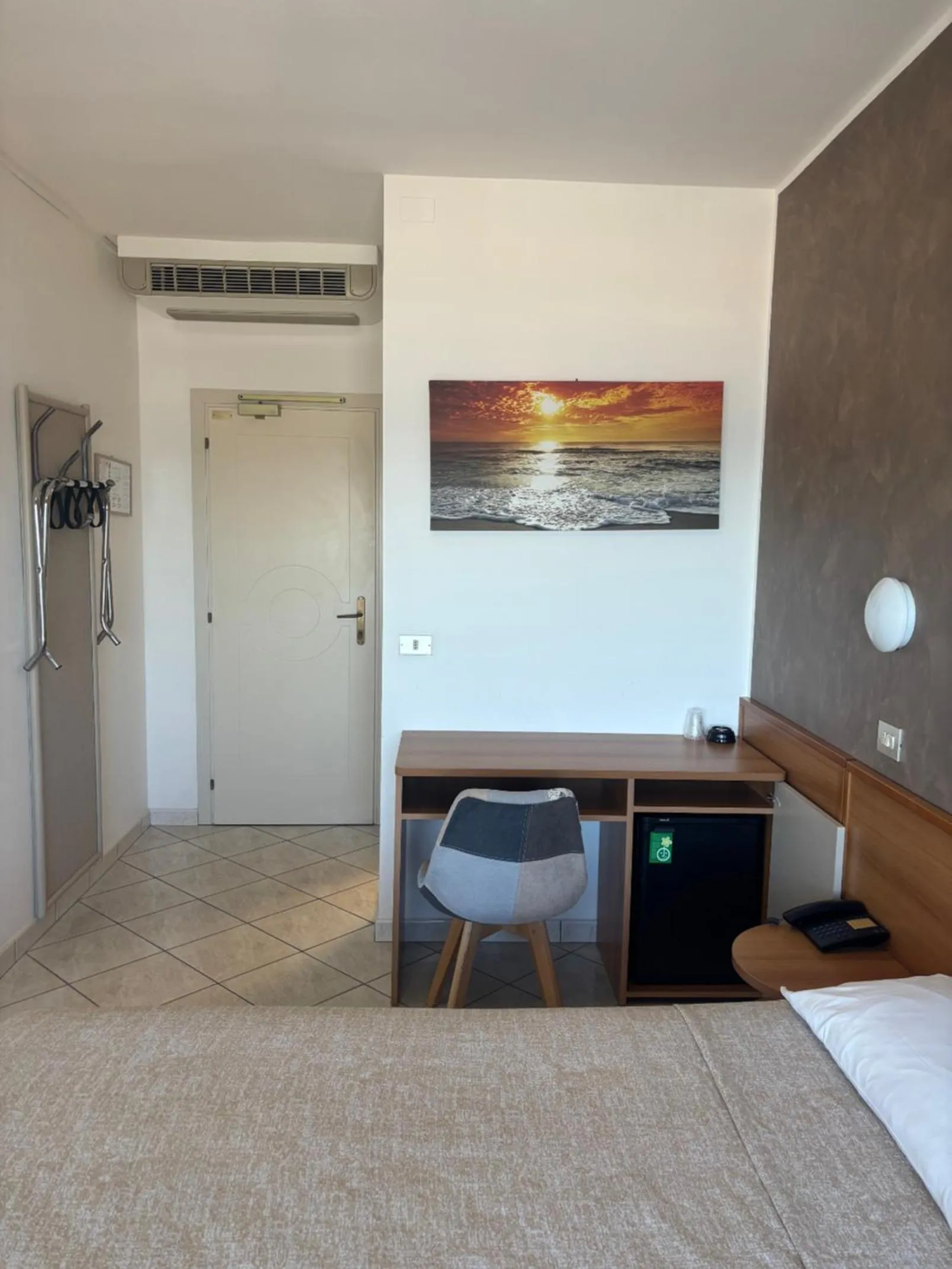 wardrobe in Abahotel