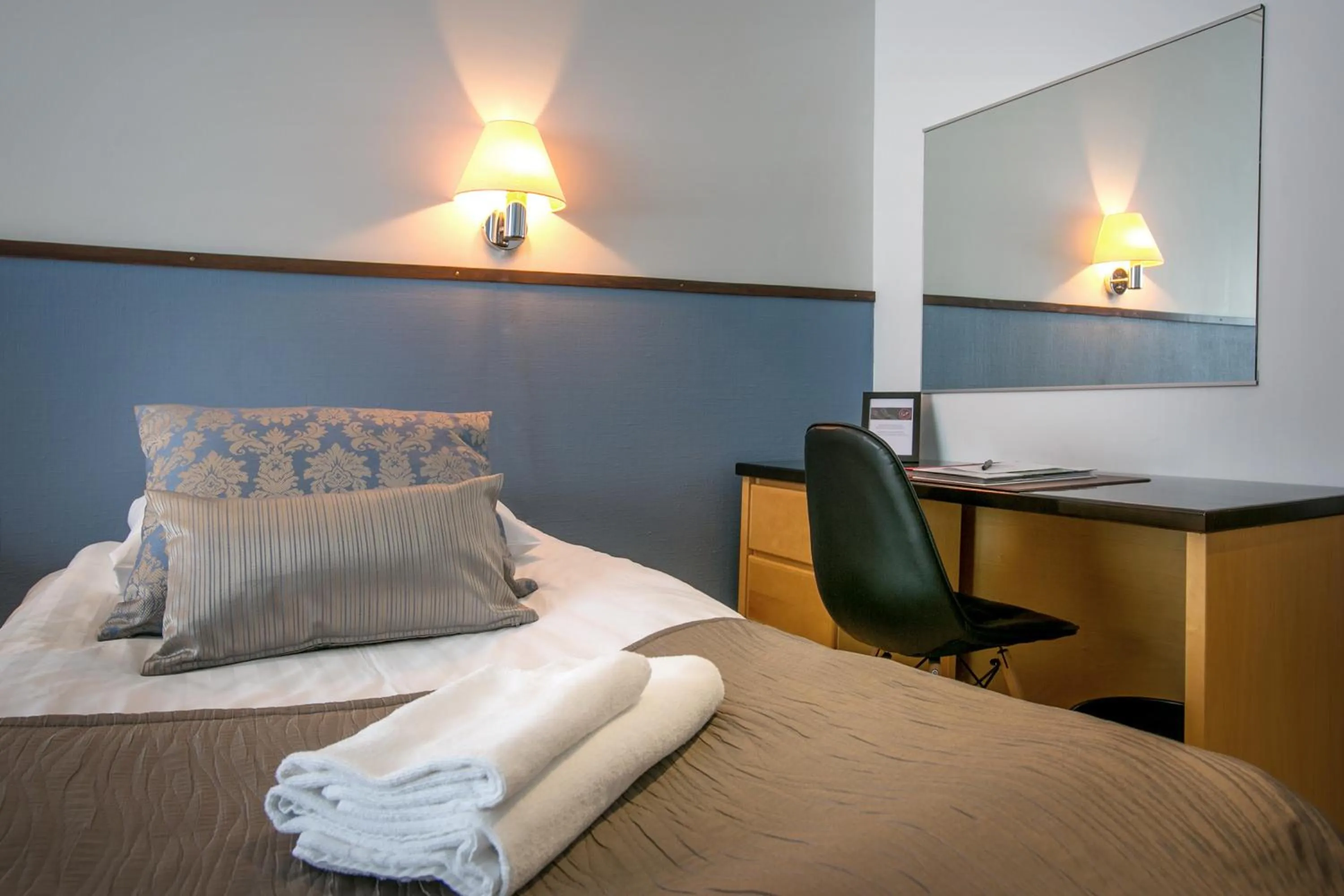 Photo of the whole room, Bed in Hotelli Gustavelund