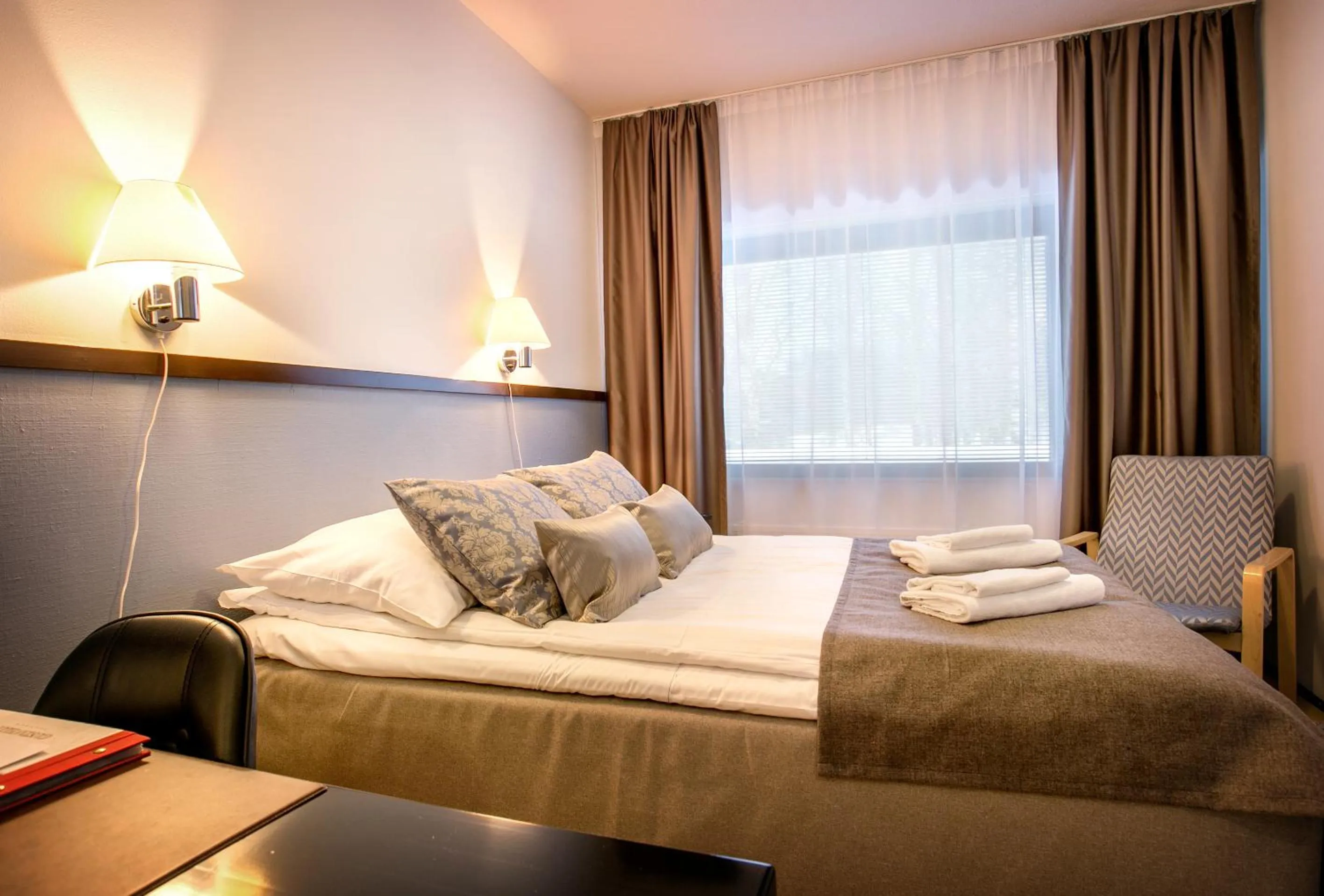 Photo of the whole room, Bed in Hotelli Gustavelund