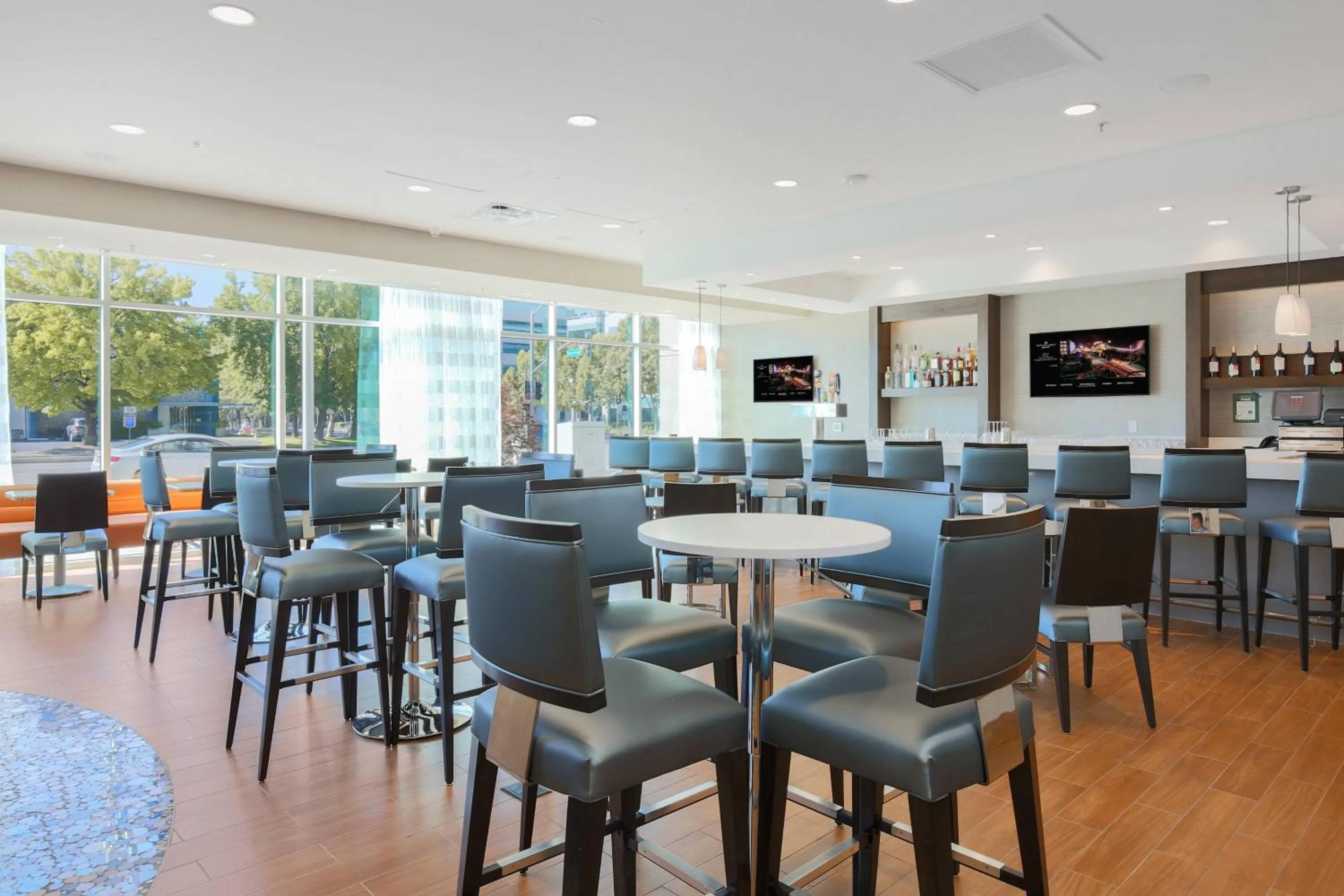 Lounge or bar in SpringHill Suites by Marriott San Jose Airport