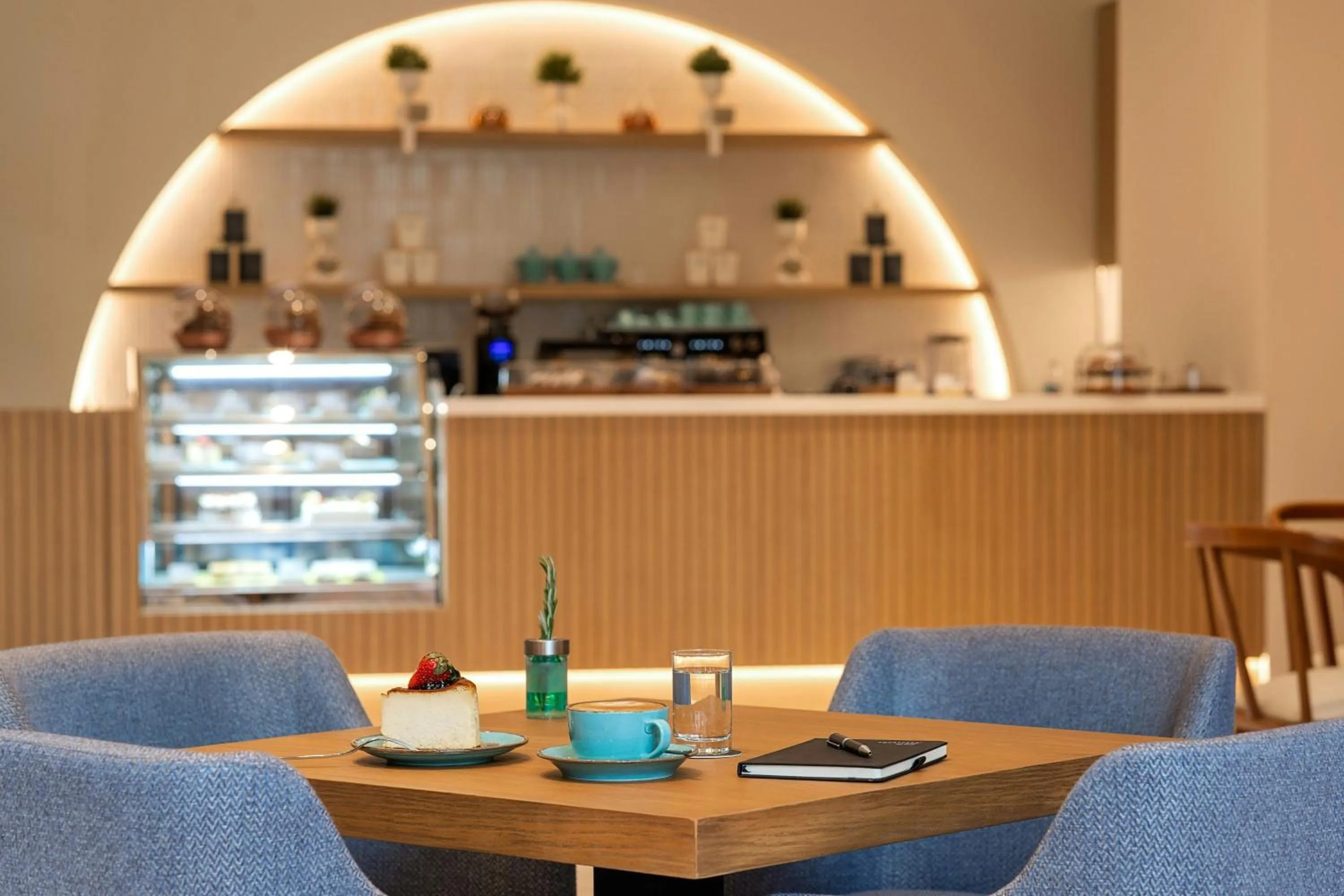 Restaurant/places to eat in Courtyard by Marriott World Trade Center, Abu Dhabi