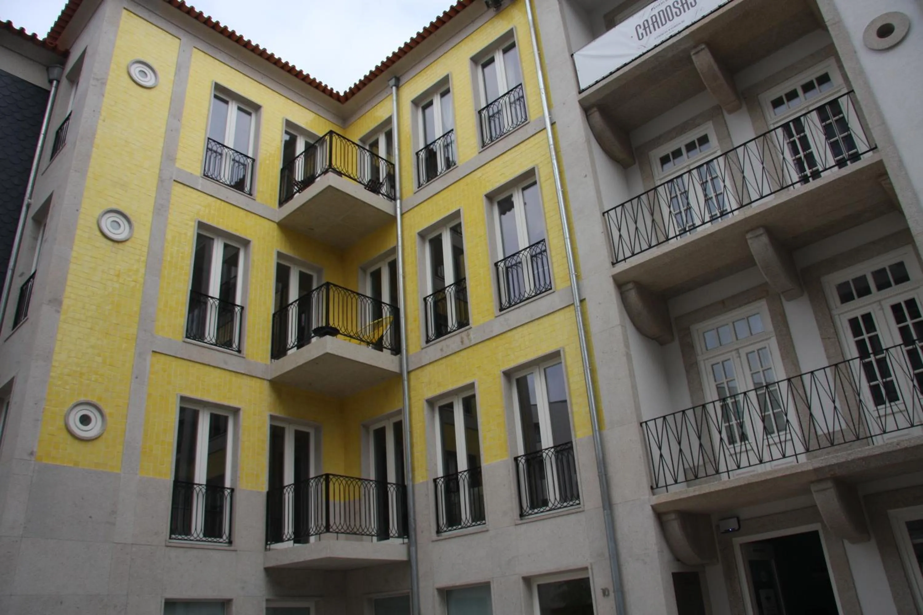 Toctoc Yellow