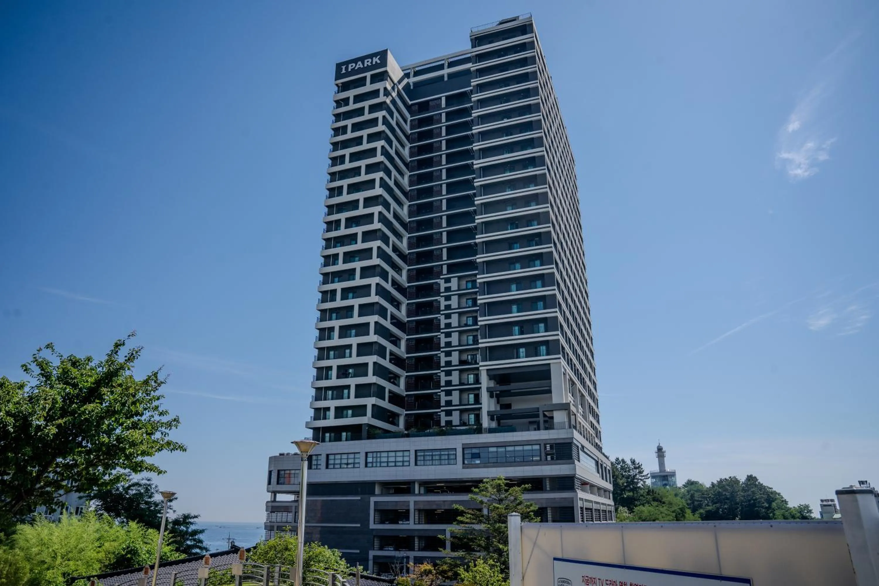 Facade/entrance in More than Sokcho