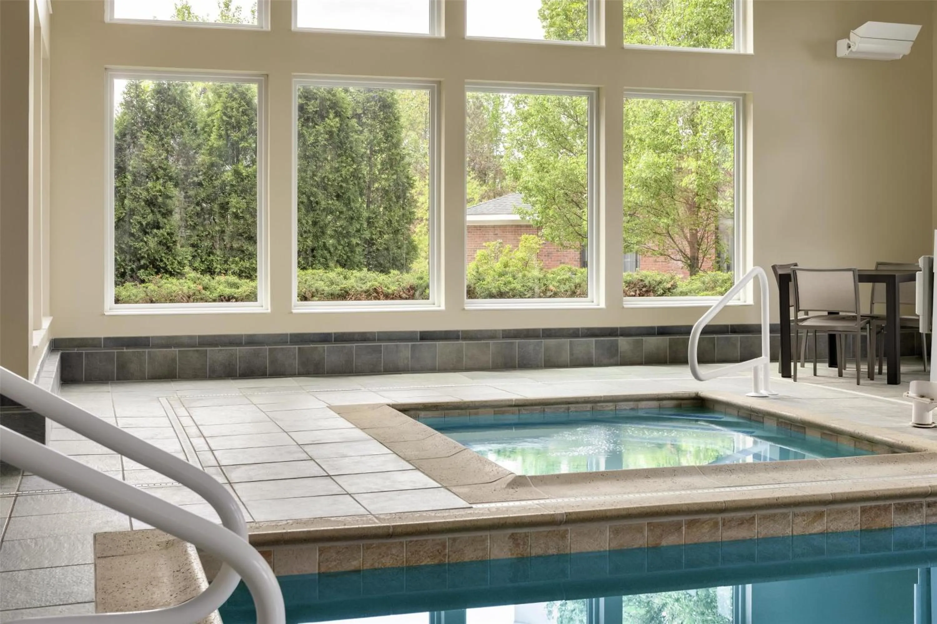 Hot Tub in Homewood Suites by Hilton Burlington