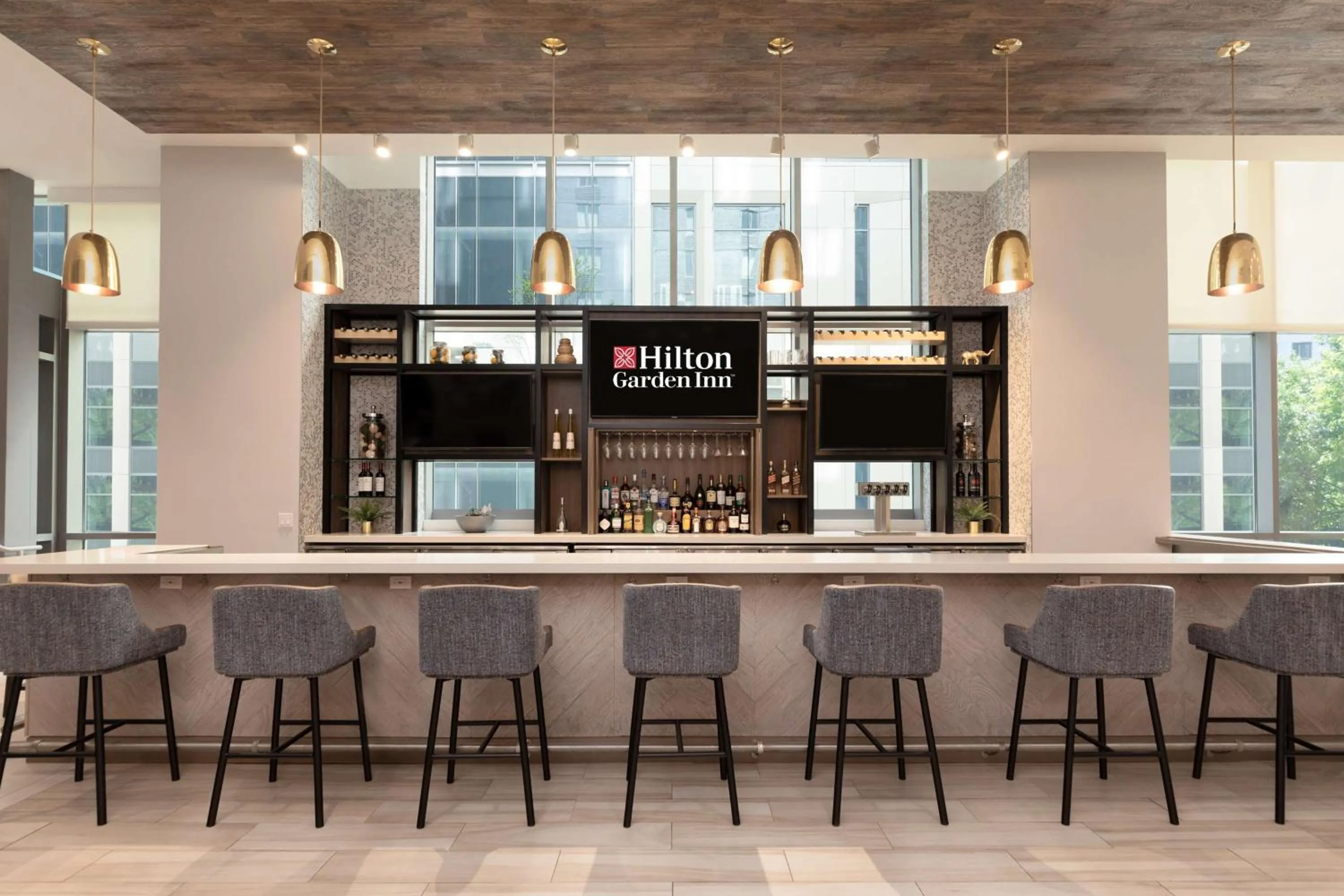 Lounge or bar in Hilton Garden Inn Long Island City