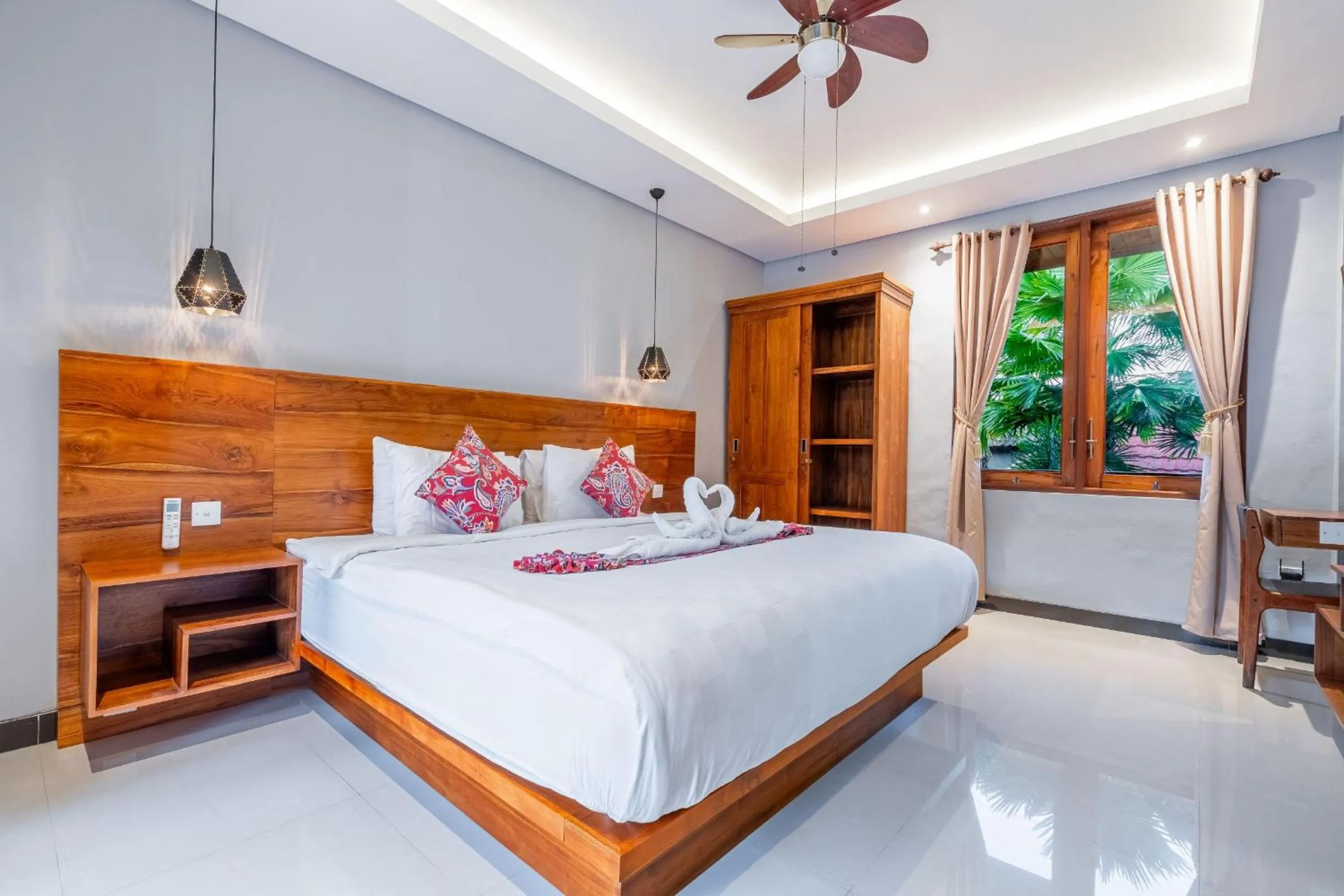 Bed in Maru Fortuna Villa by Moria