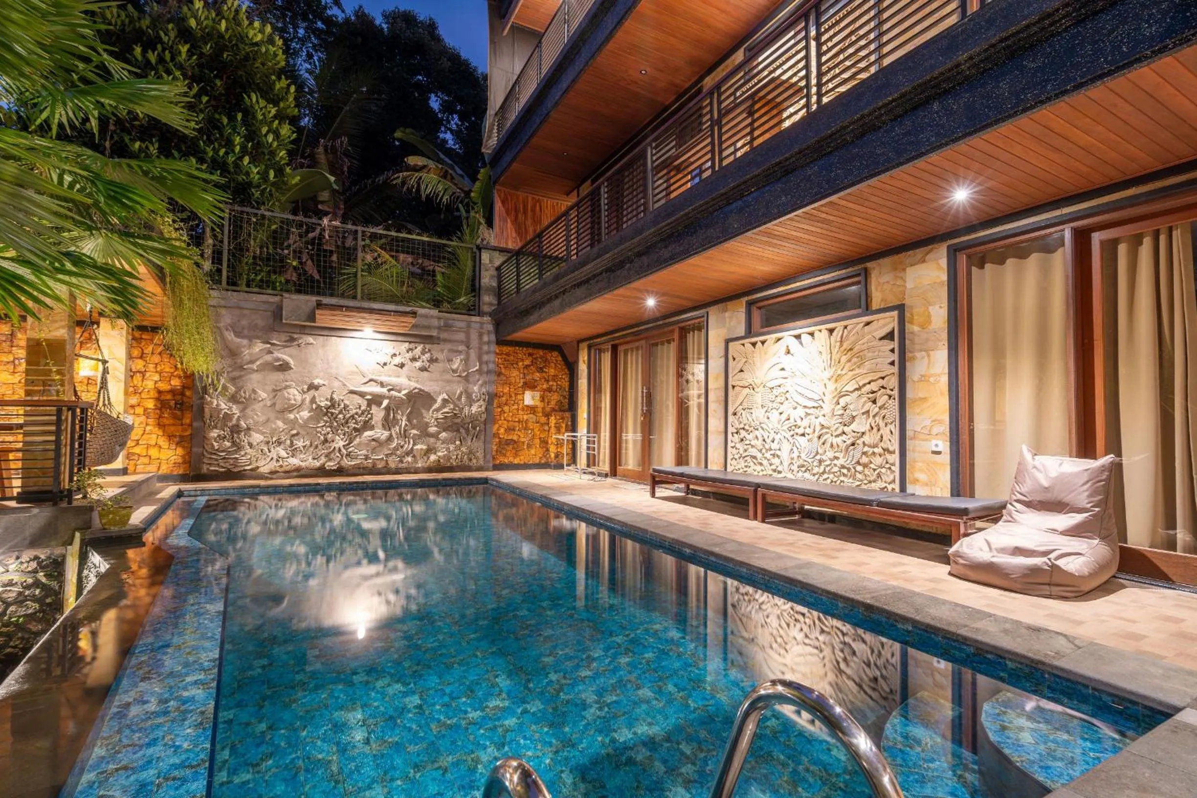 Swimming pool in Maru Fortuna Villa by Moria