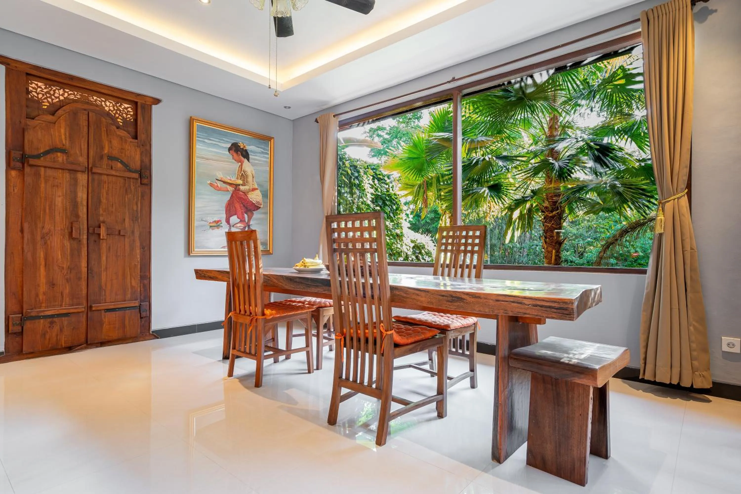 Dining area in Maru Fortuna Villa by Moria