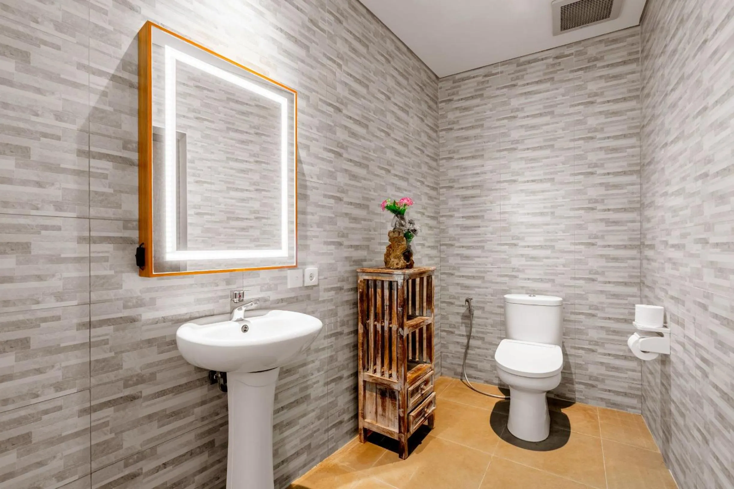 Toilet in Maru Fortuna Villa by Moria