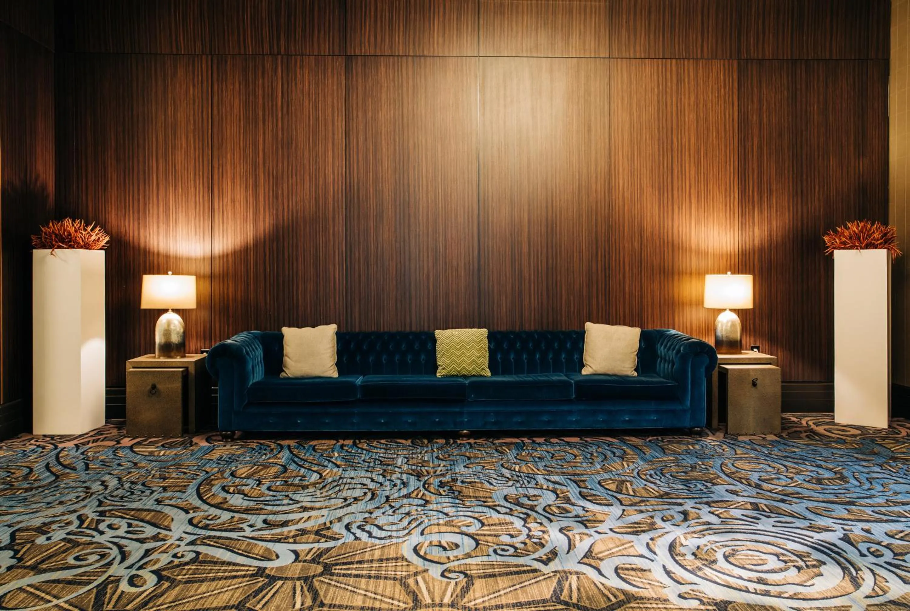 Seating area in Embassy Suites Louisville Downtown
