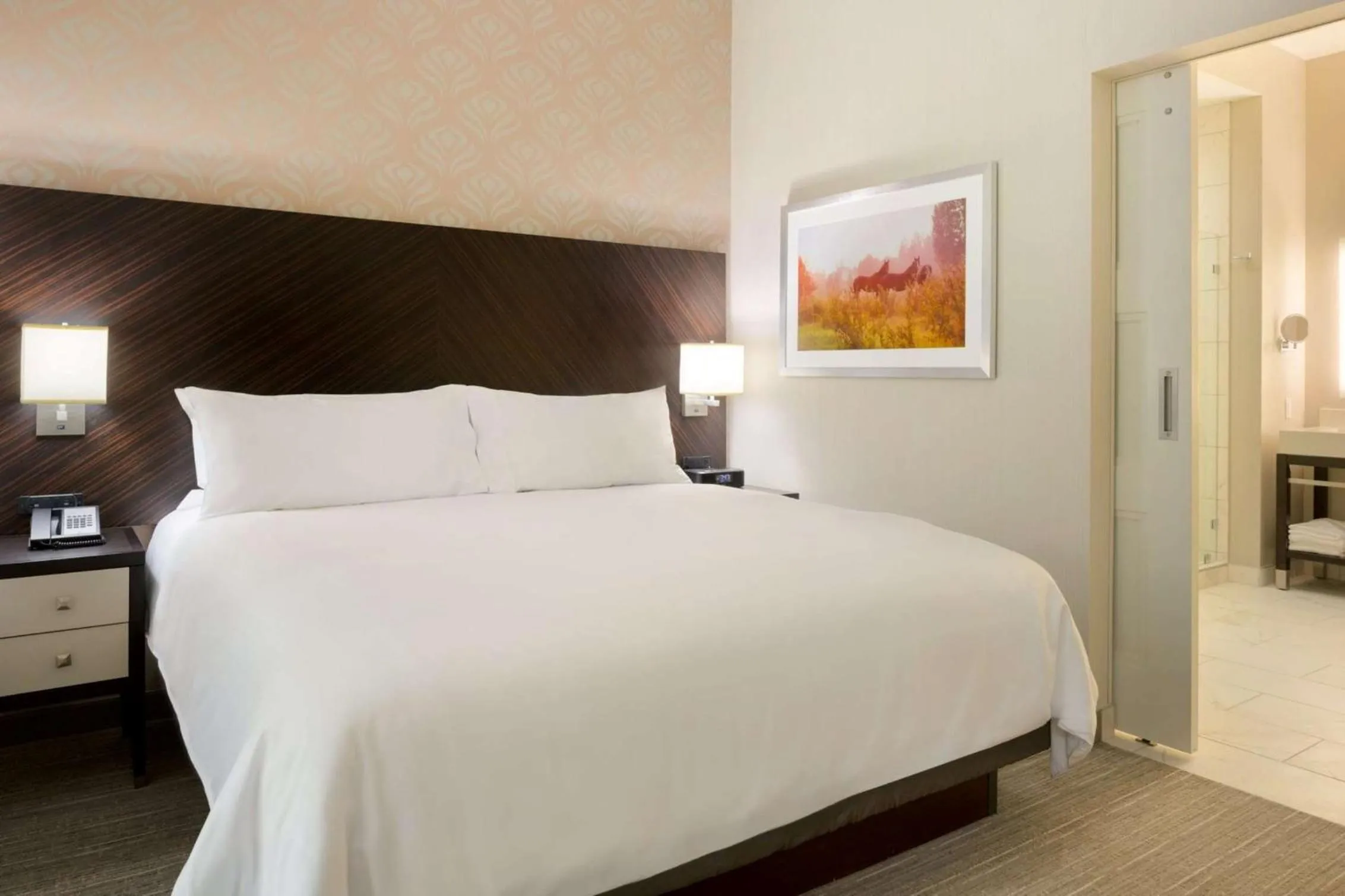 Bed in Embassy Suites Louisville Downtown