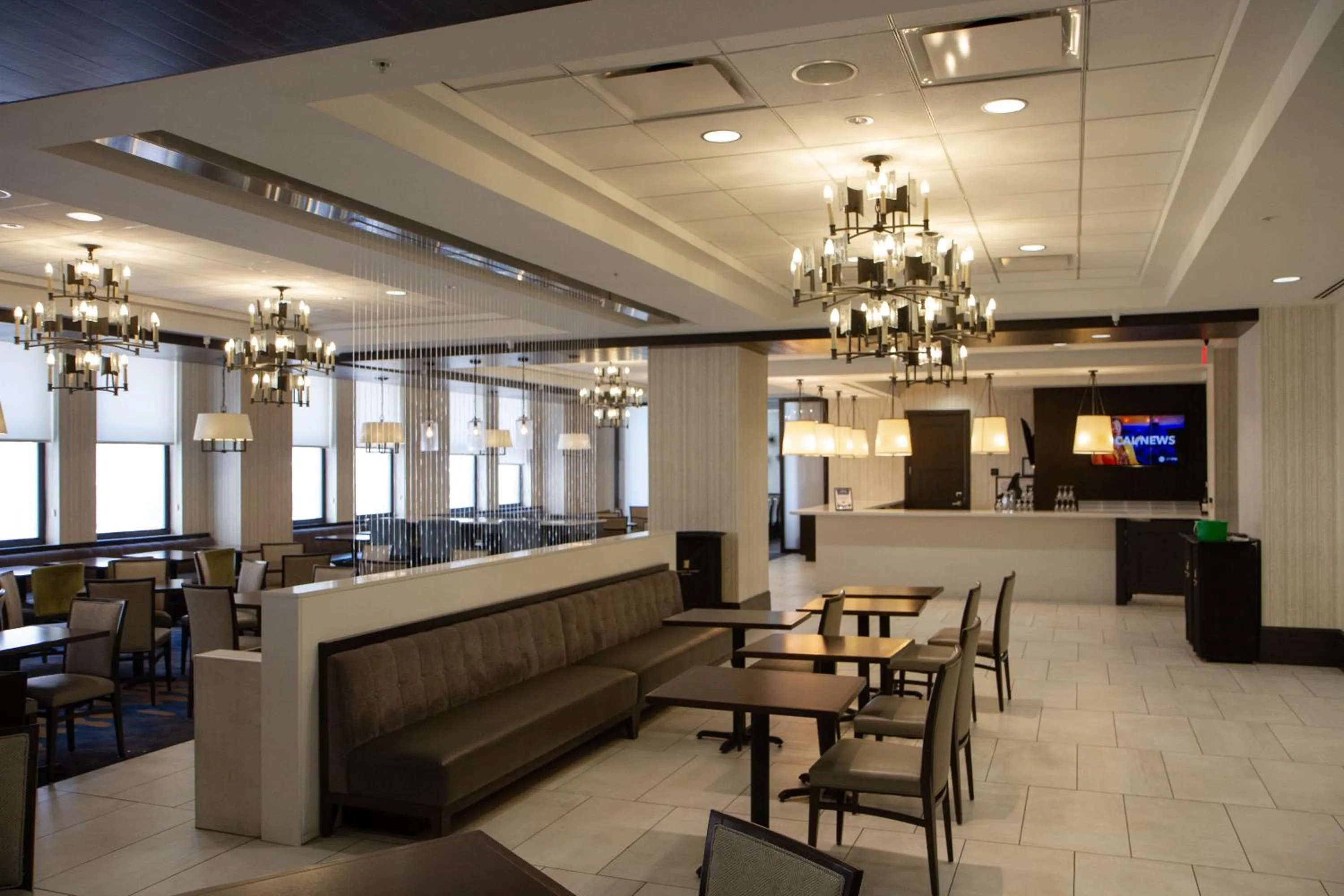 Restaurant/places to eat in Embassy Suites Louisville Downtown