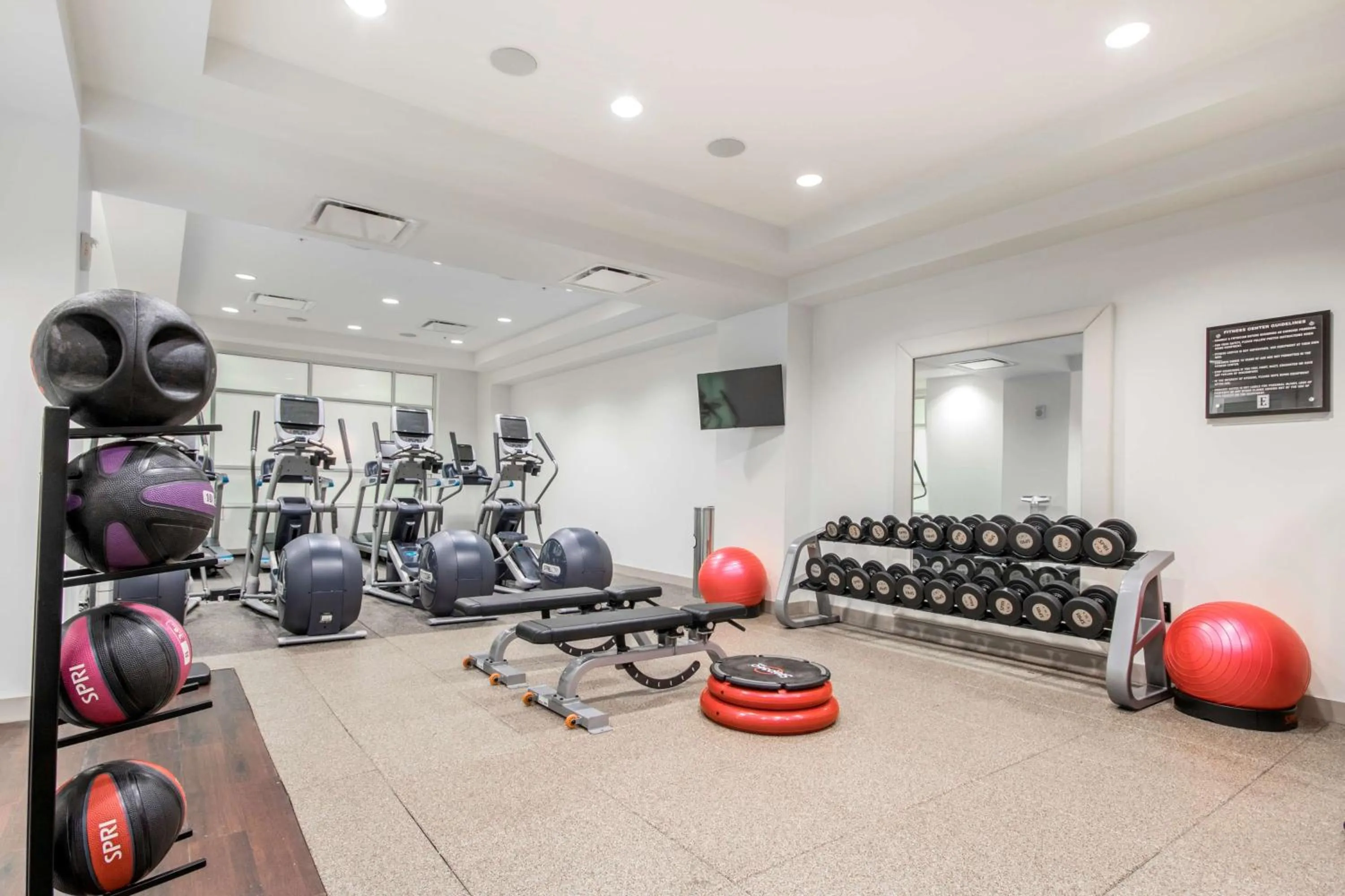 Fitness centre/facilities in Embassy Suites Louisville Downtown