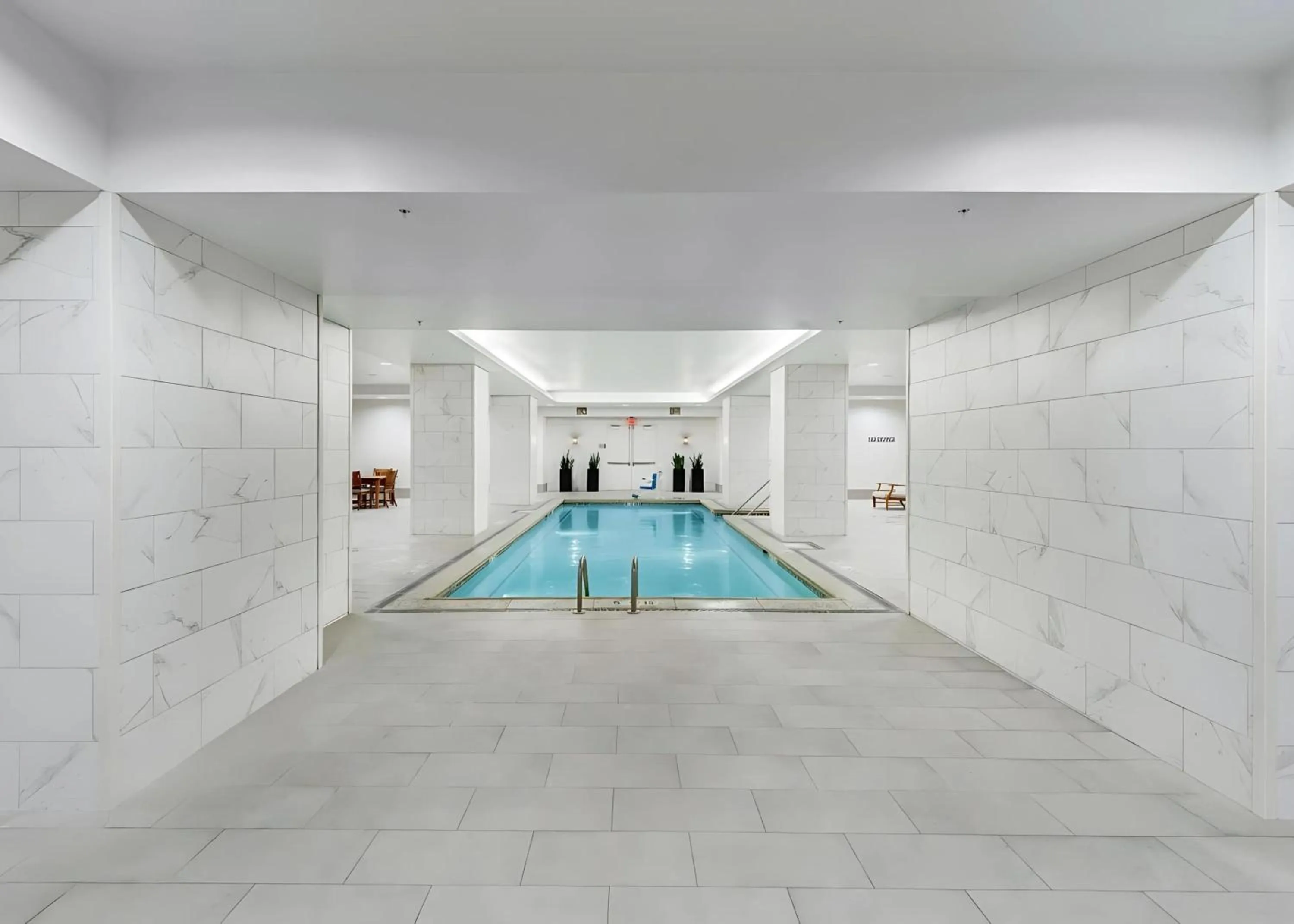 Swimming pool in Embassy Suites Louisville Downtown