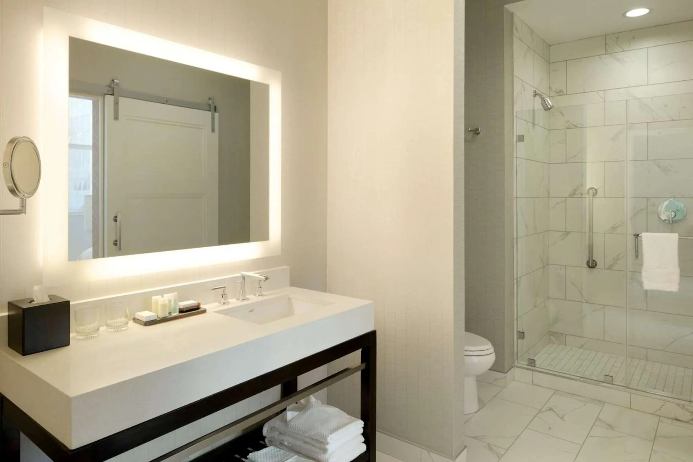 Shower in Embassy Suites Louisville Downtown