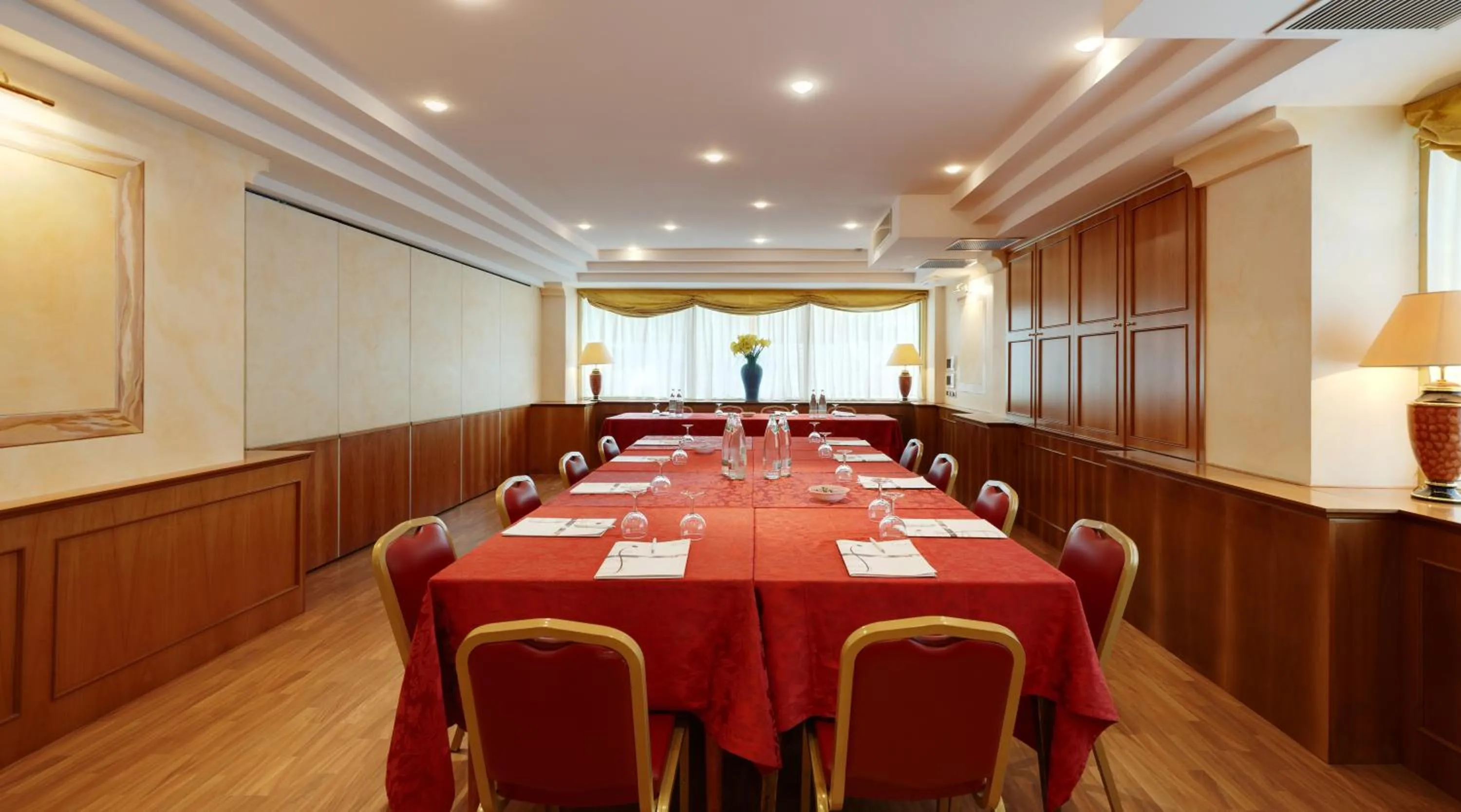 Meeting/conference room in Bio Boutique Hotel XU' - Gruppo Ambienthotels