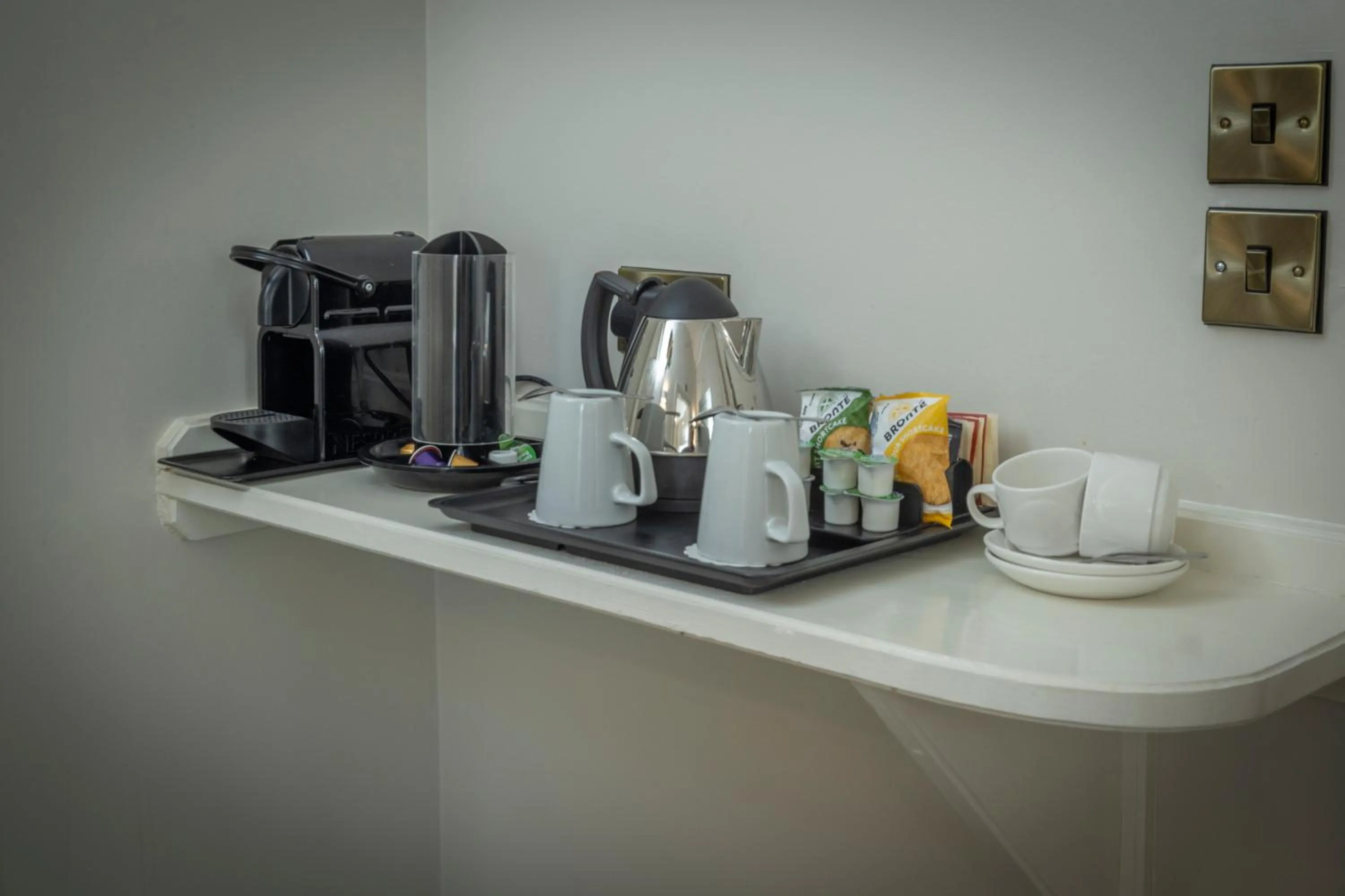 Coffee/tea facilities in B/W Plus Buxton Lee Wood Hotel