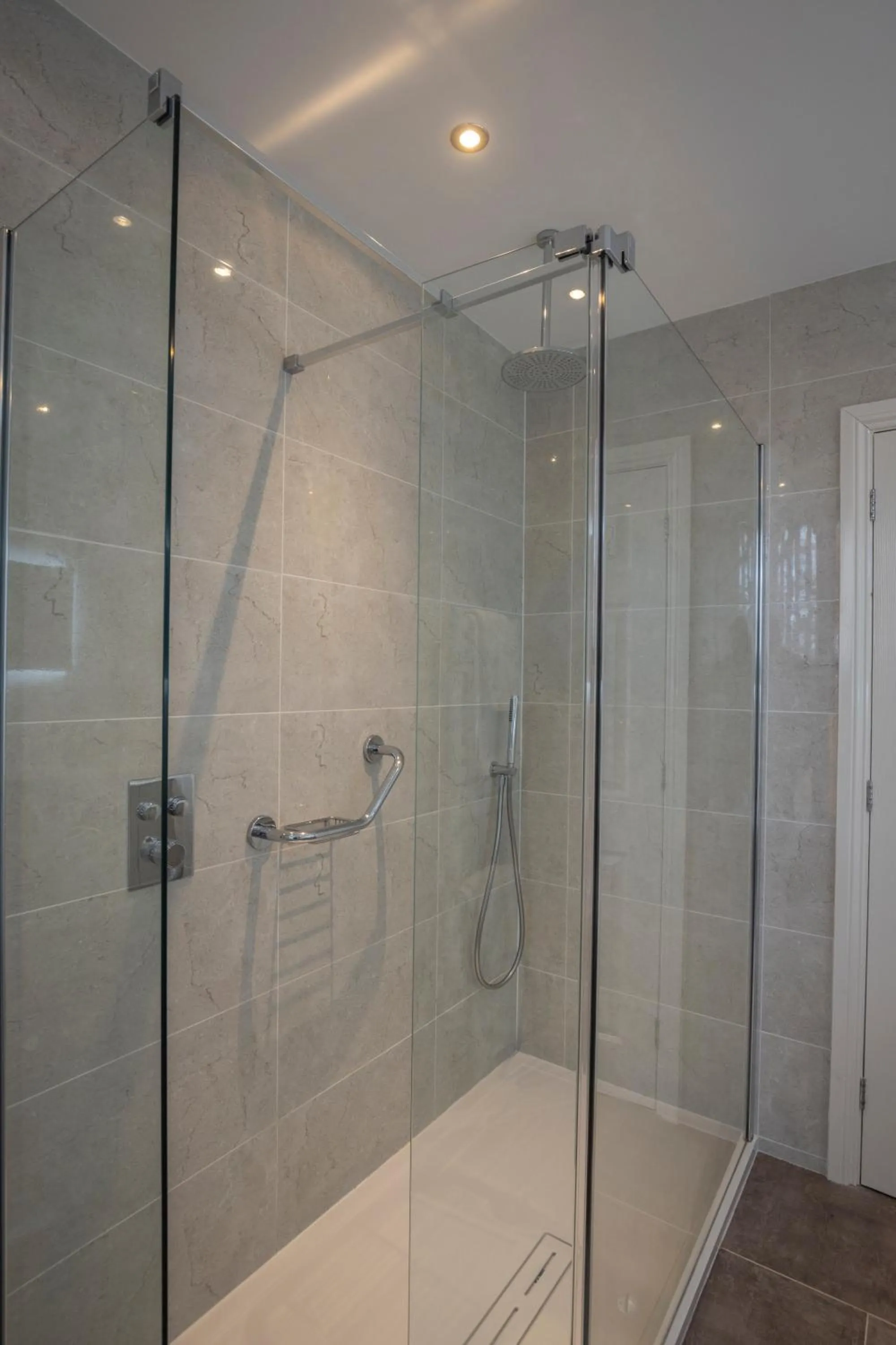 Shower in B/W Plus Buxton Lee Wood Hotel