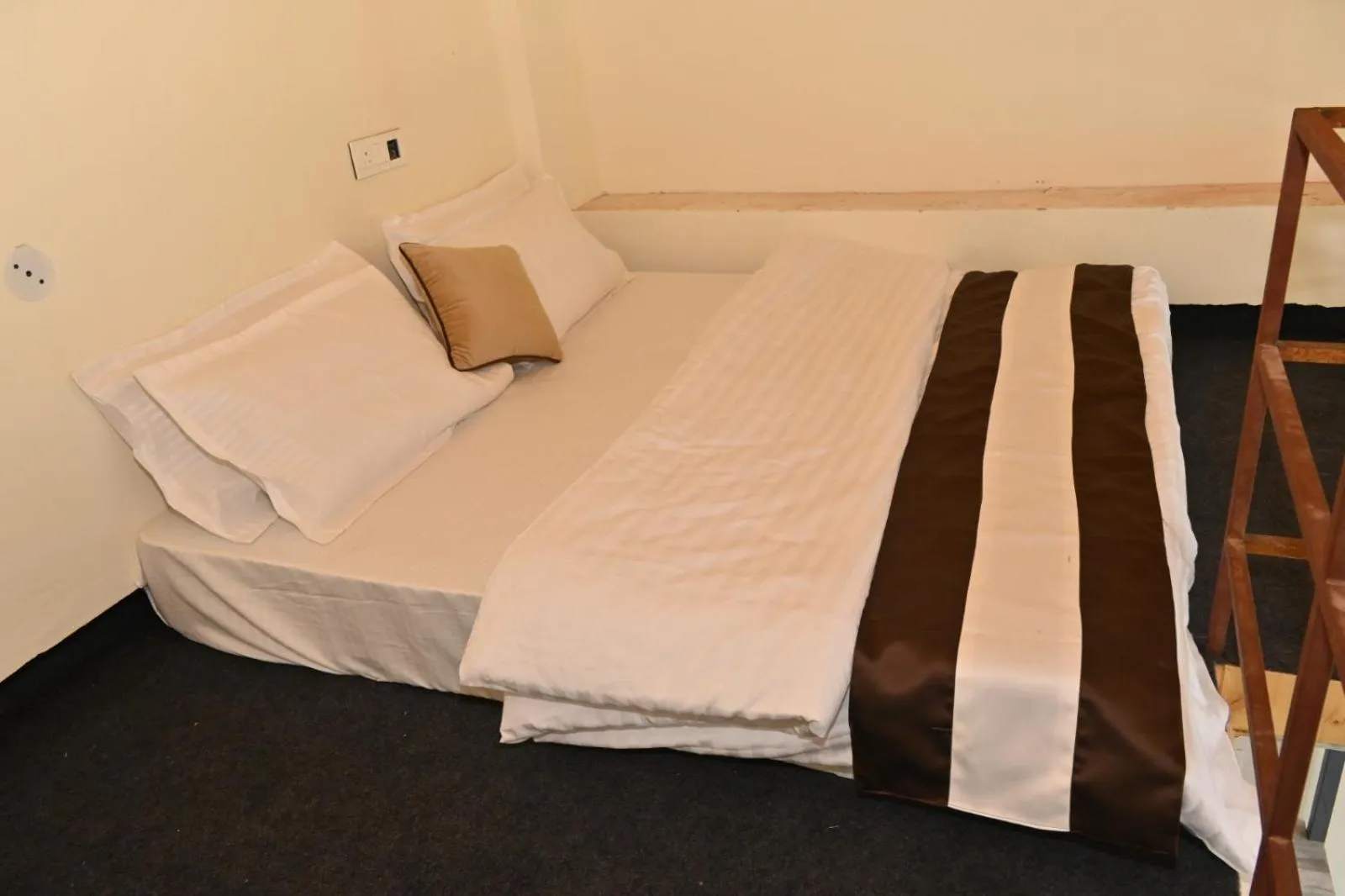 Bed in Prashanti Farms & Resort