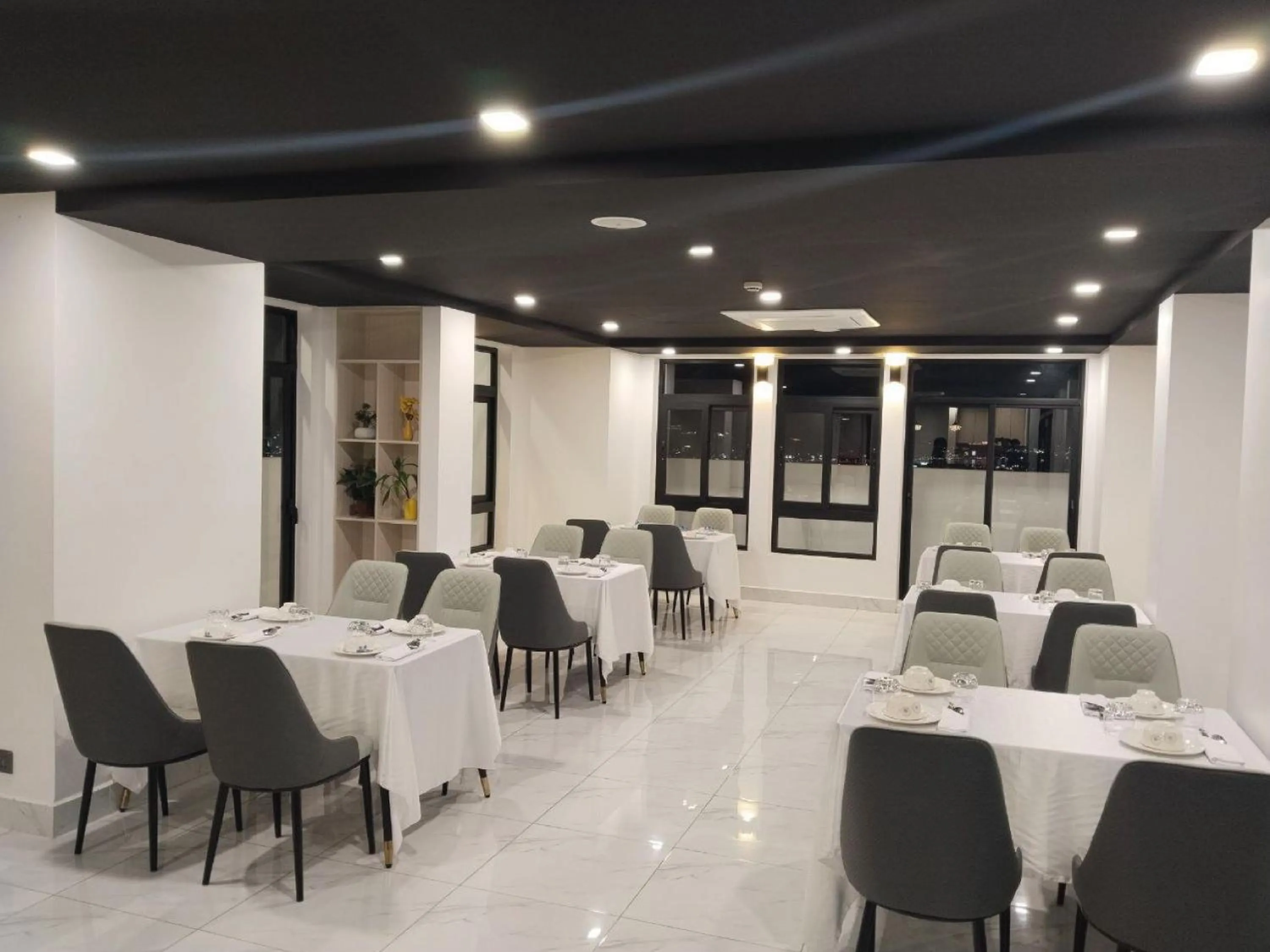 Restaurant/places to eat in TV-Tower 1