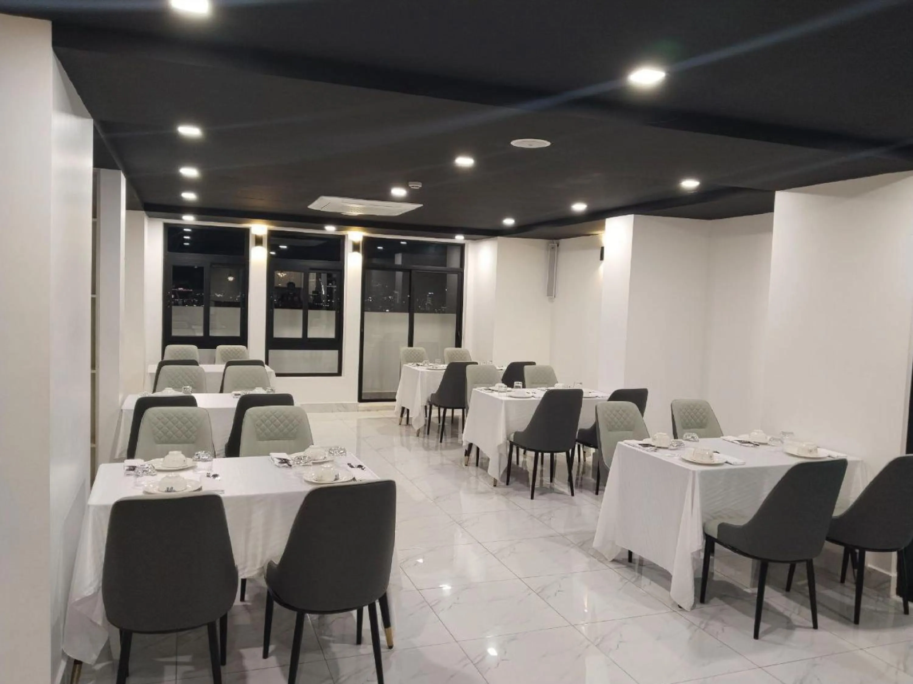 Restaurant/places to eat in TV-Tower 1